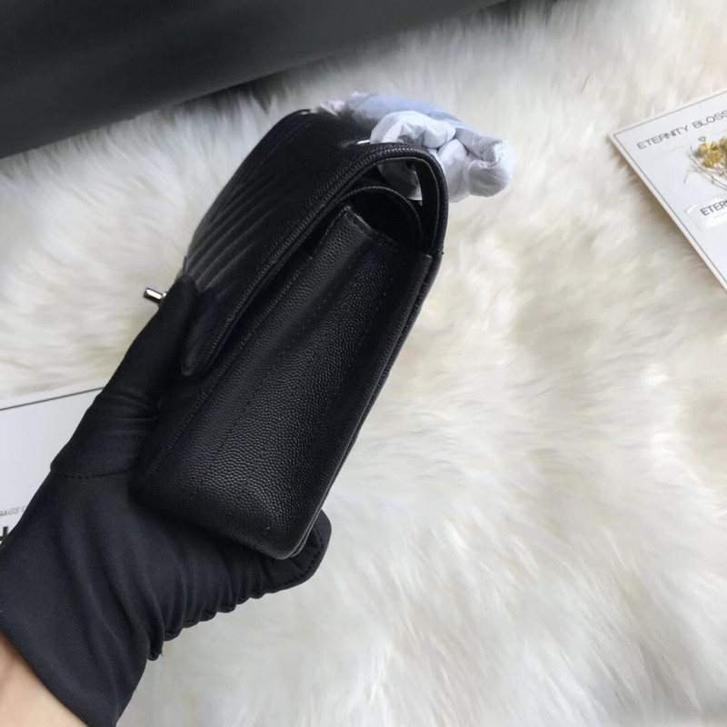 Replica Chanel Chevron Caviar Calfskin Classic Flap Bag A01112 Black1:1High-quality replica