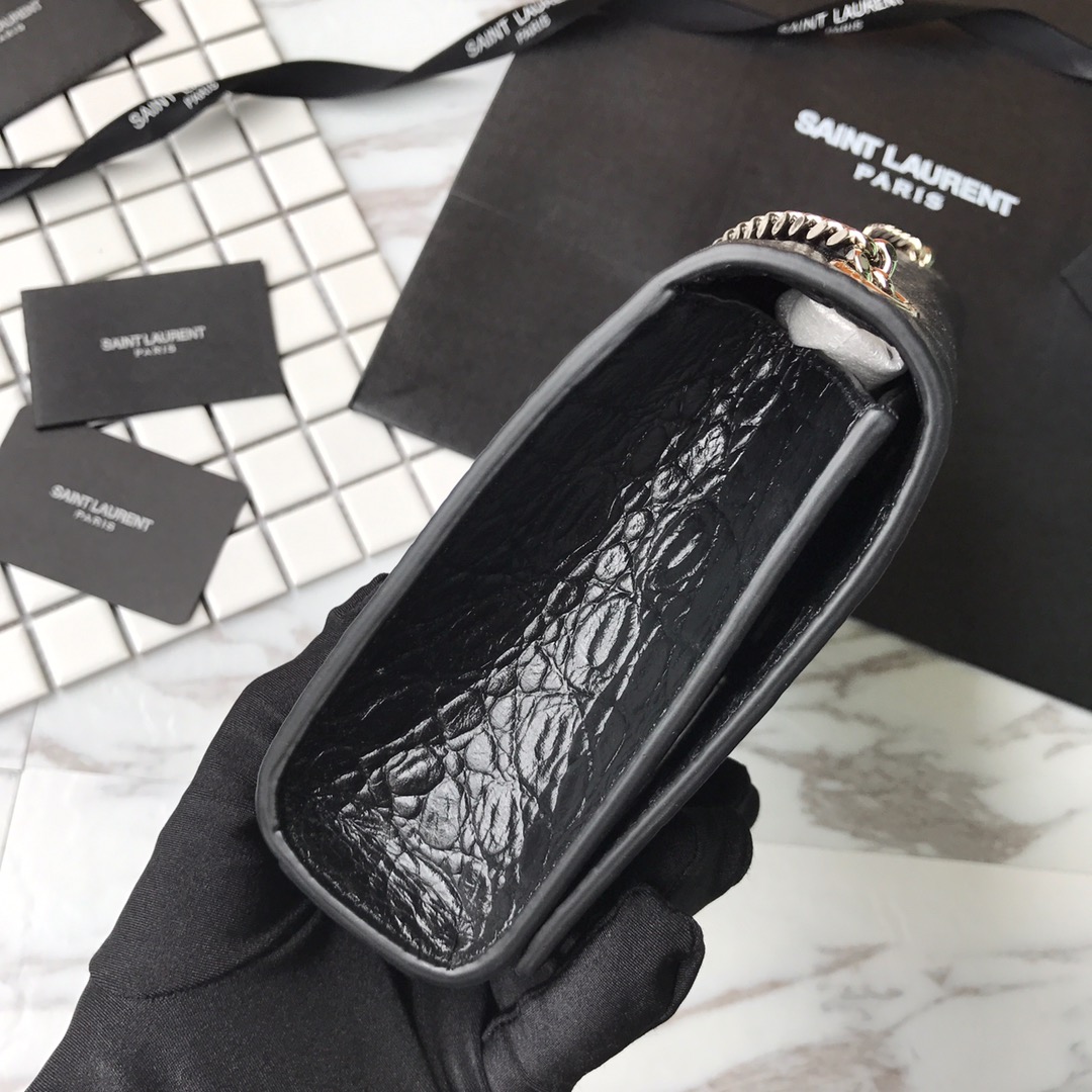 MONOGRAM CHAIN WALLET IN CROCODILE EMBOSSED SHINY LEATHER1:1High-quality replica