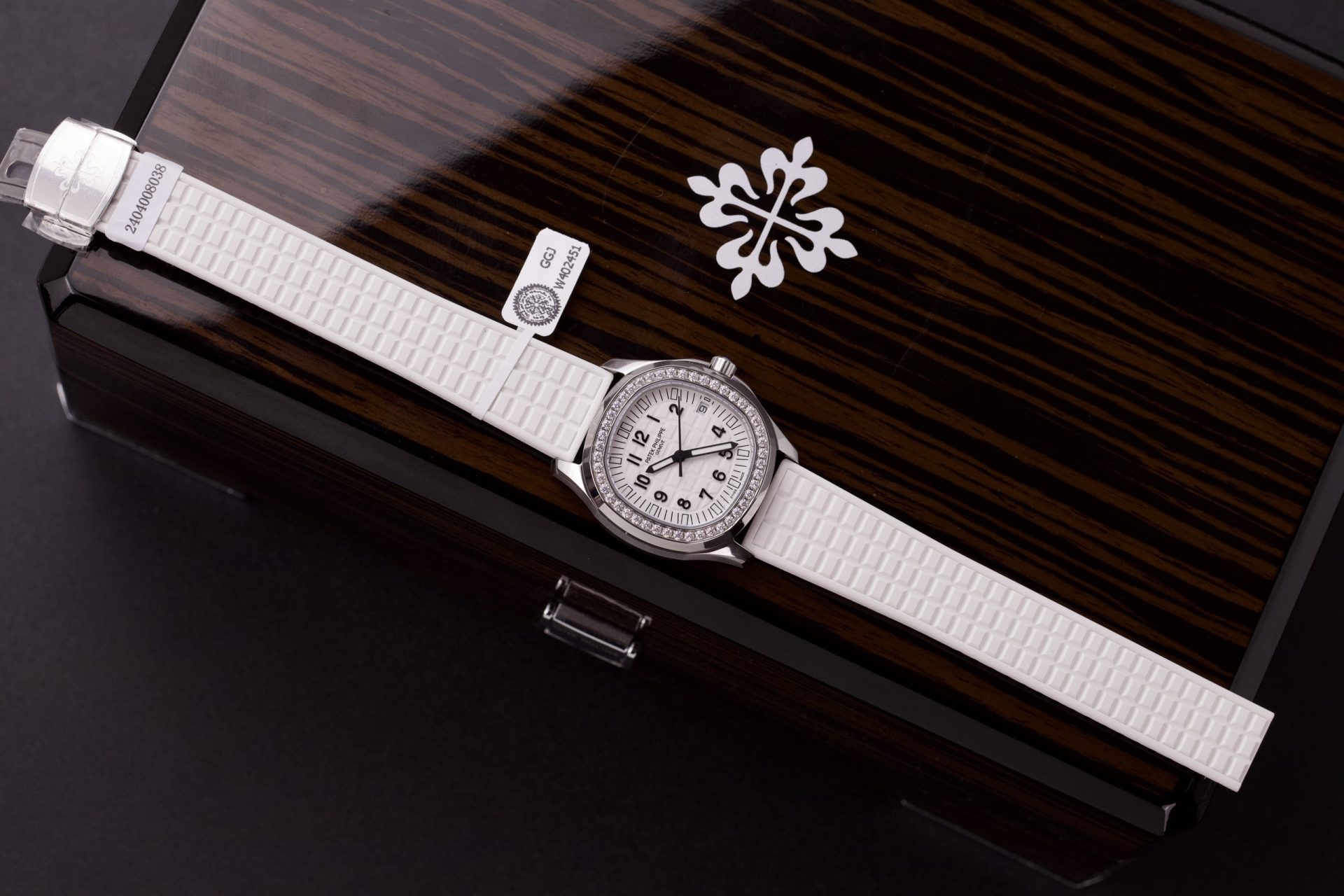 Patek Philippe Replica 11 Watch Aquanaut 5067 White Moissanite Diamond 35.6mm - Elite Watch Atelier