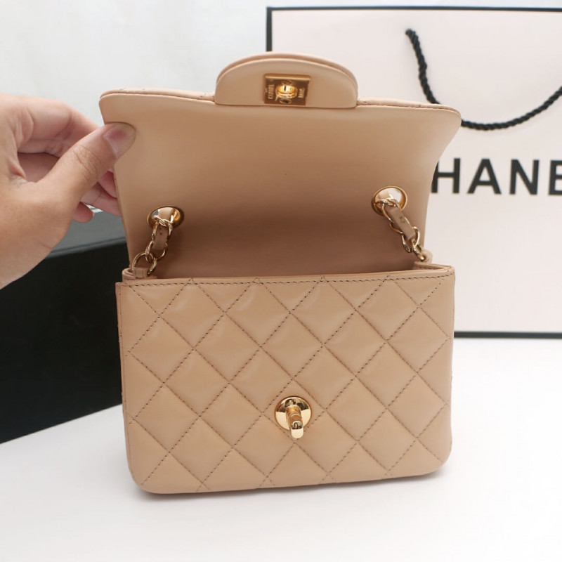 Replica Chanel Lambskin 17Cm Classic Flap Bag 11151:1High-quality replica
