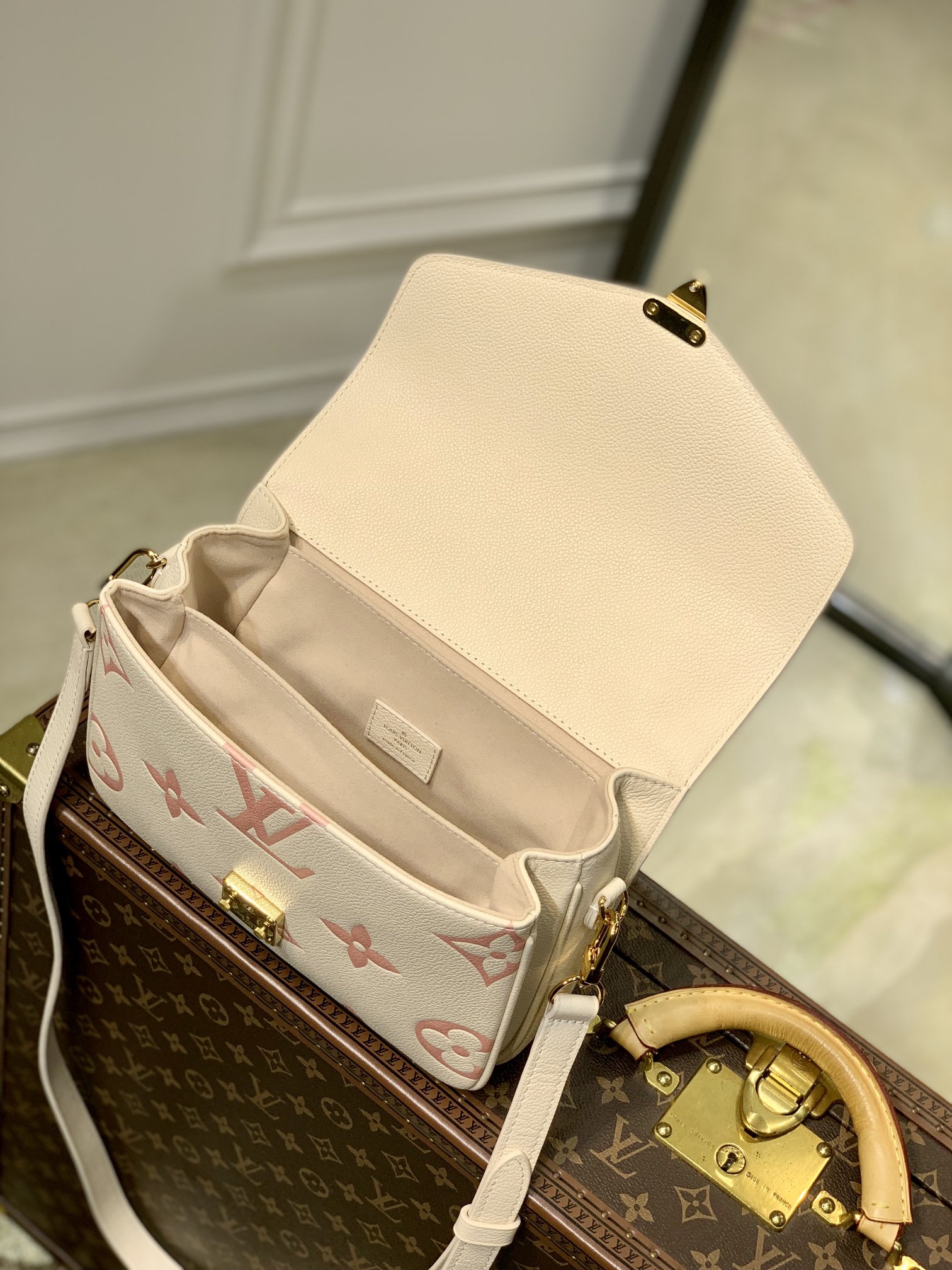 Louis Vuitton Pochette Metis M455731:1High-quality replica