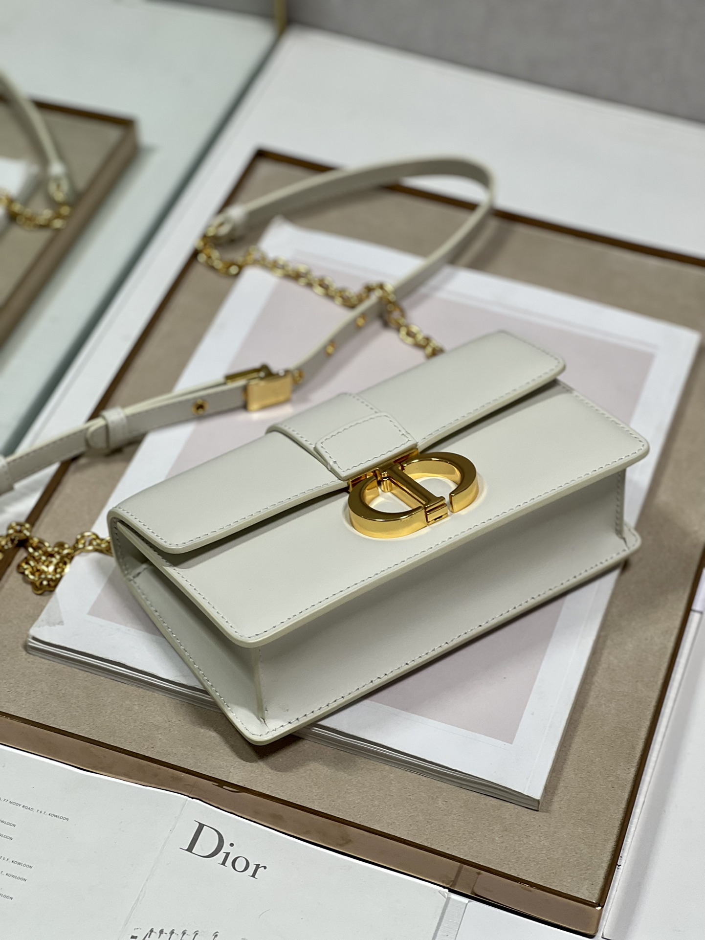 Dior Christian Dior 30 Montaigne East West Bag With Chain White For Women 8.5in/21.5cm M9334UHEL_M0301:1High-quality replica