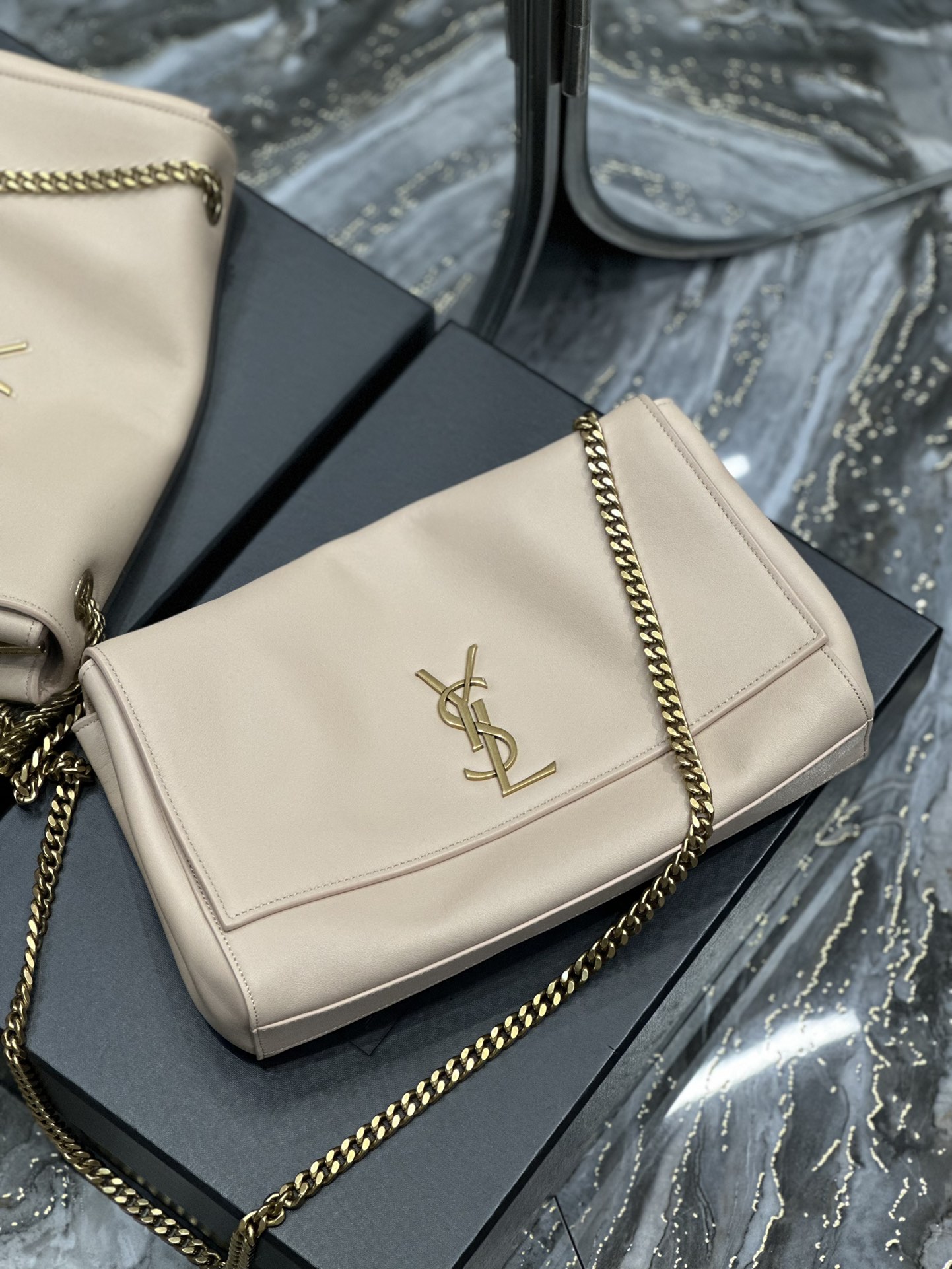 KATE MEDIUM REVERSIBLE CHAIN BAG IN SUEDE AND SMOOTH LEATHER1:1High-quality replica