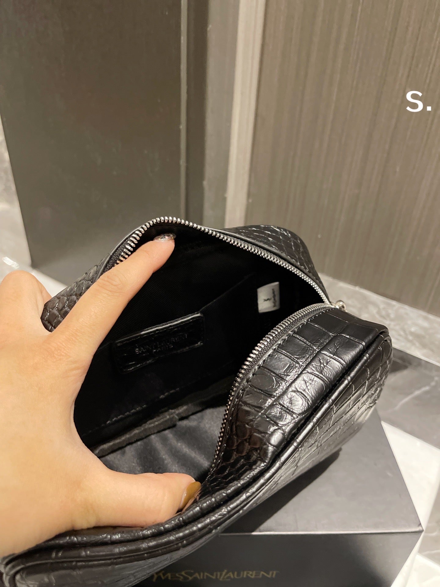TO – Luxury Edition Bags SLY 2121:1High-quality replica