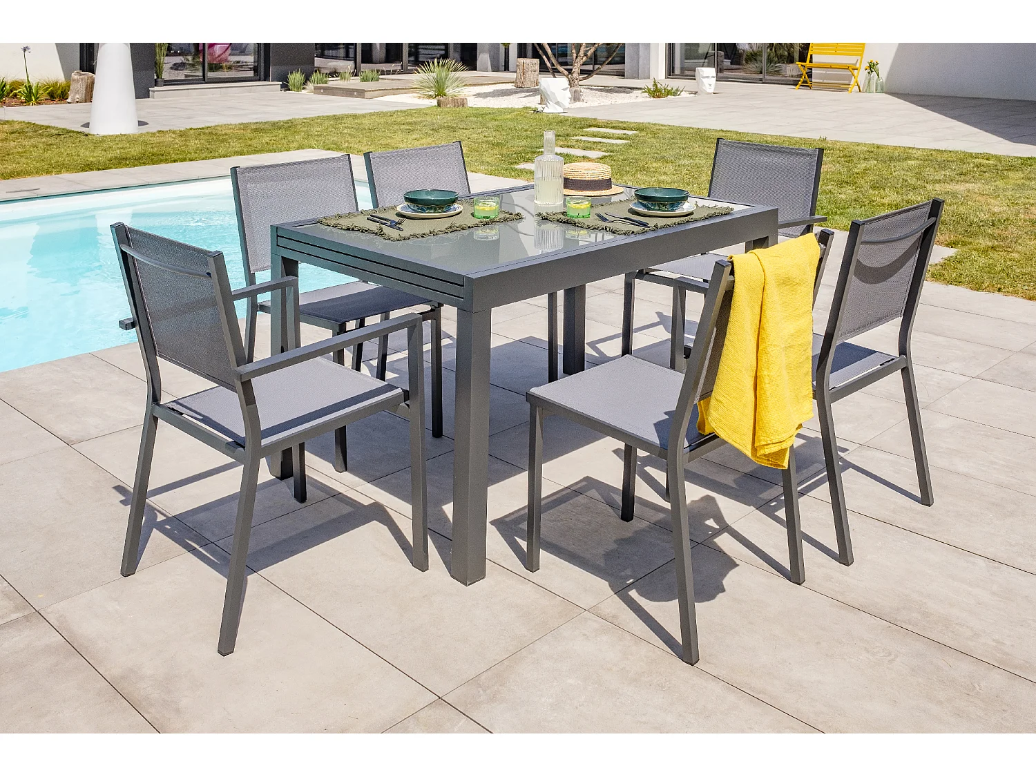 Ensemble repas 6 places en aluminium et plateau verre - TOLEDE