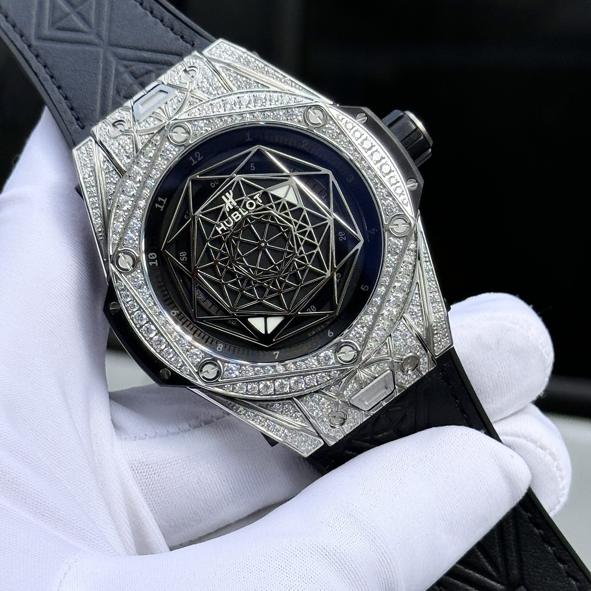 Hublot Replica 1:1 Watch Big Bang Sang Bleu Titanium With Full Stone 44mm - Top club
