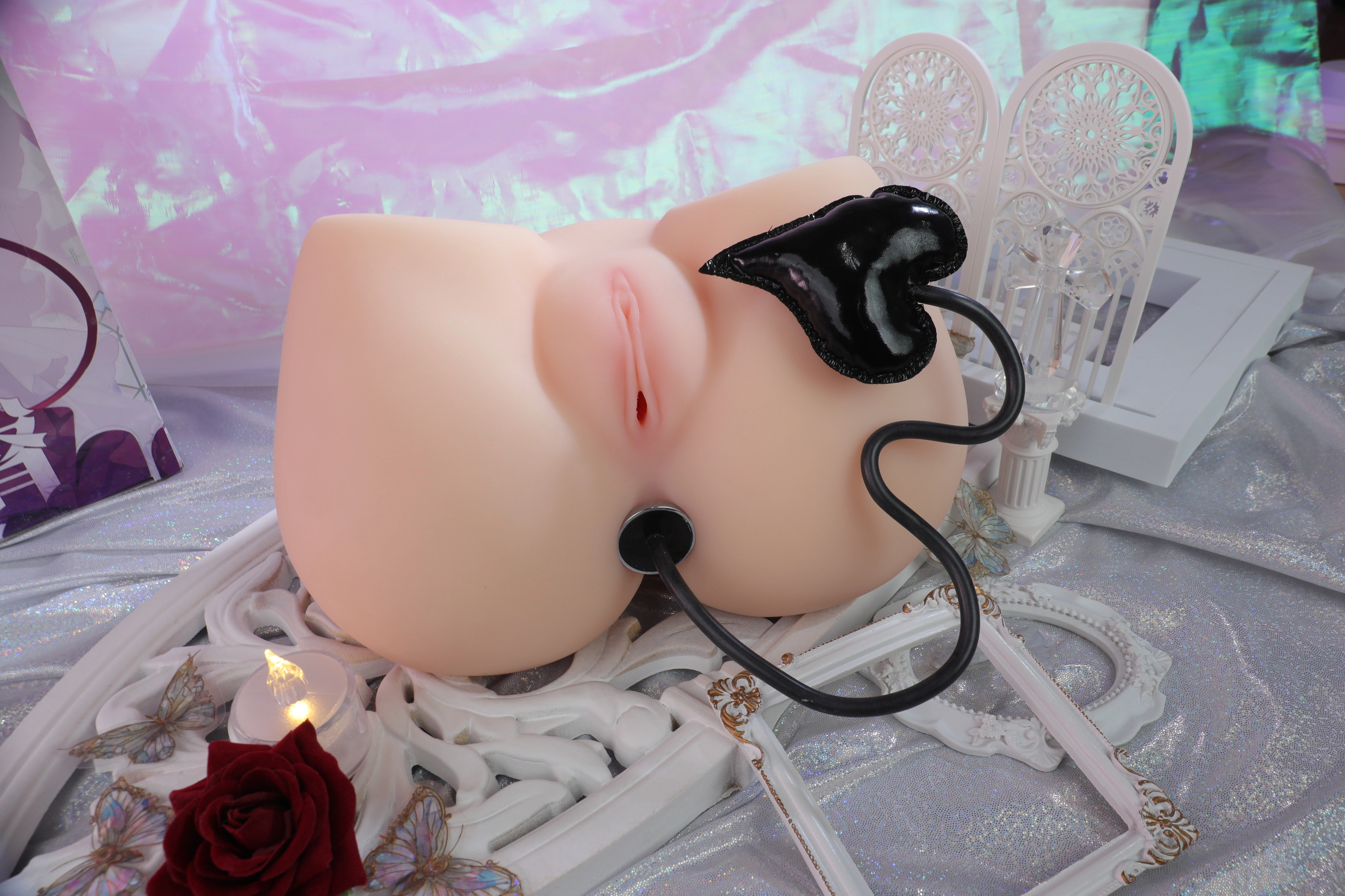Succubus-inspired body shape and wing details of the Dr.YUU hip toy