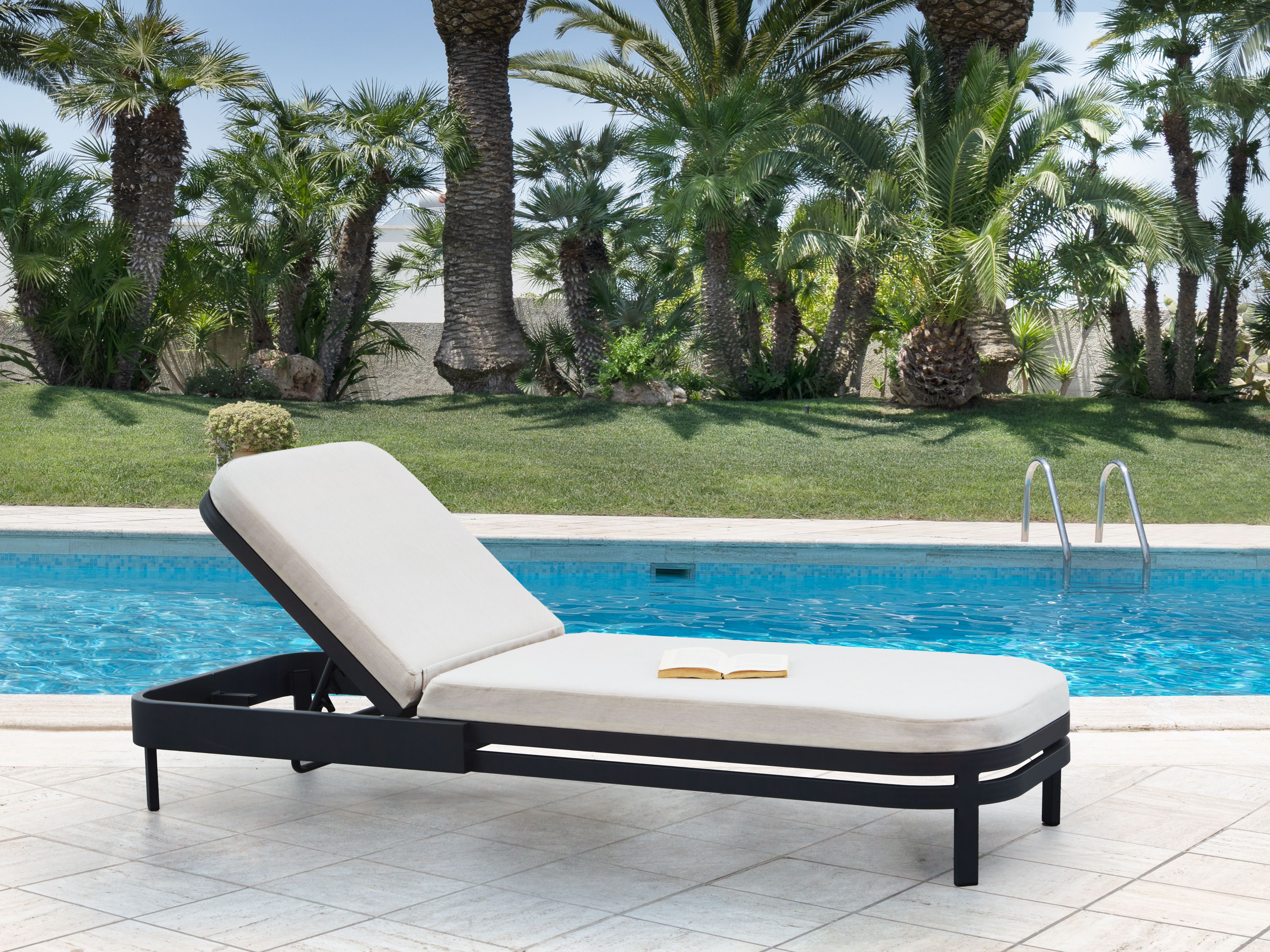 Sun Lounger with Cushion NETTUNO Metal Light Beige
