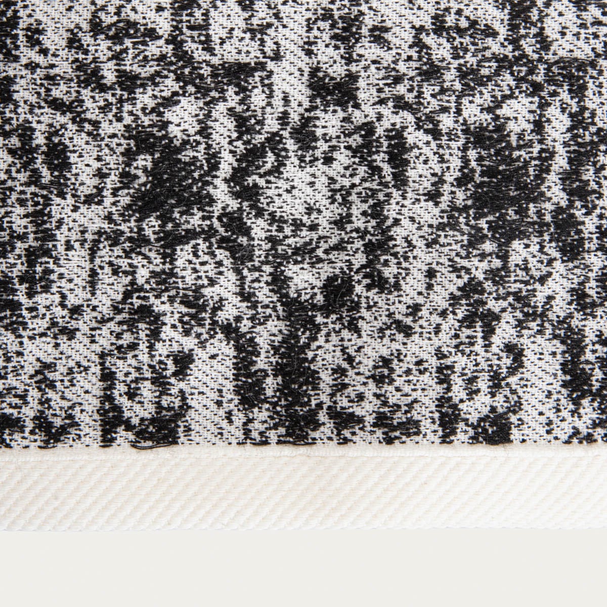 Ręcznik VIOLA biało-czarny 70x130 cm