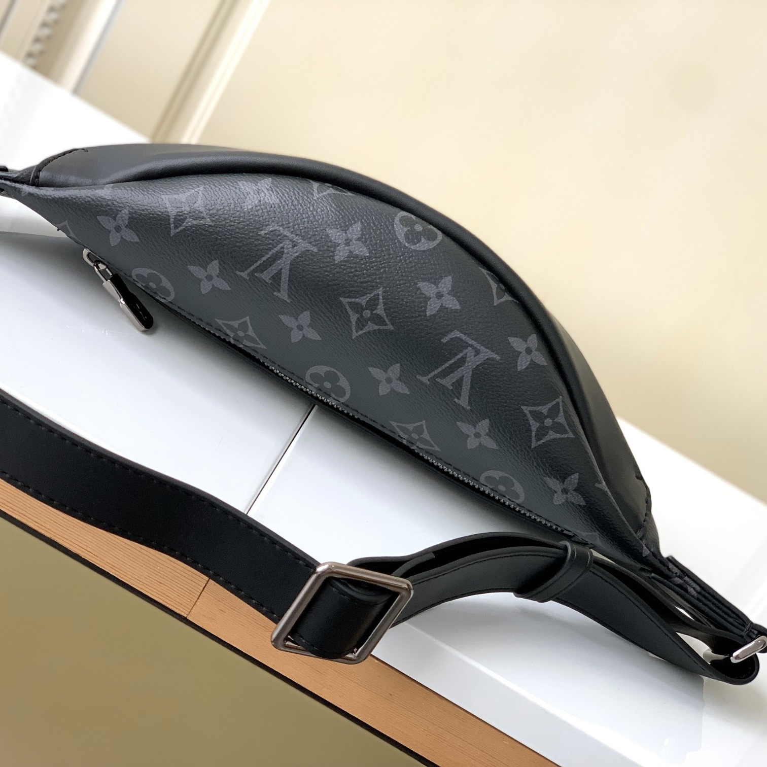 LV Discovery Bumbag PM1:1High-quality replica