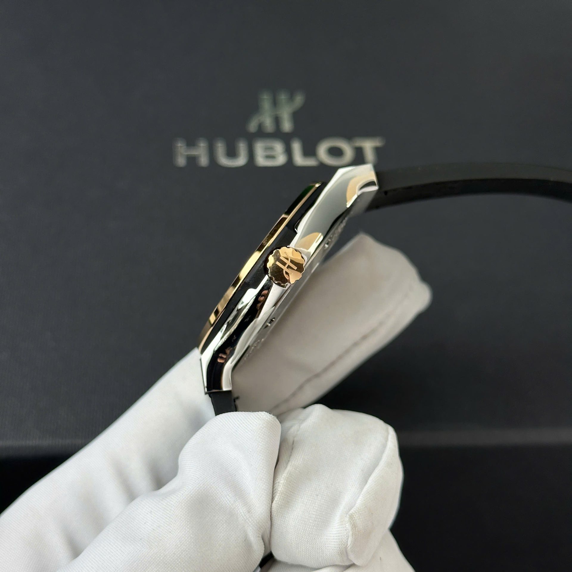 Hublot Classic Fusion Replica Watches Black Dial King Gold Bezel 42mm - Top club
