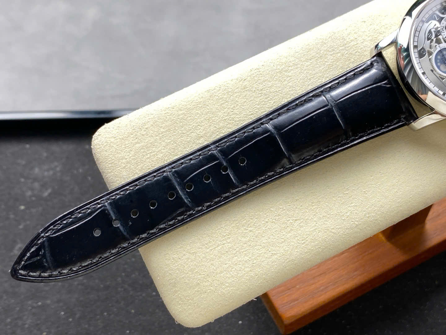 Vacheron Constantin Traditionnelle 43175 Replica Watch Mens Leather Strap 41mm - Top club