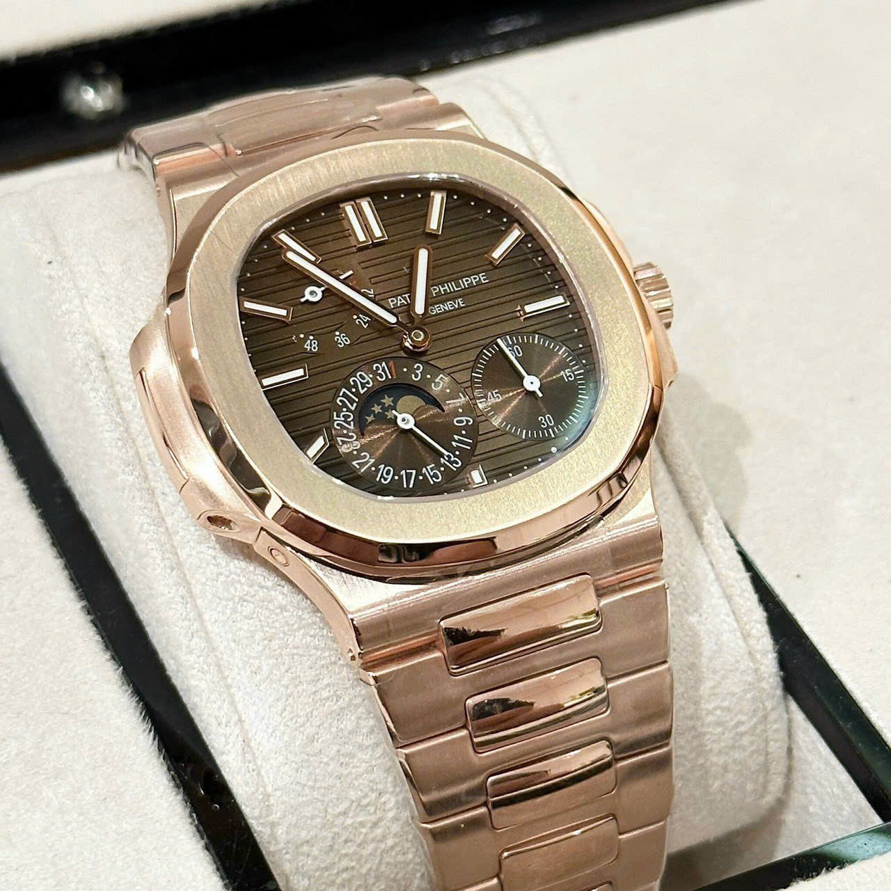 Patek Philippe Nautilus 5712 Gold Wrapped Chocolate Dial GRF 40mm - Top club