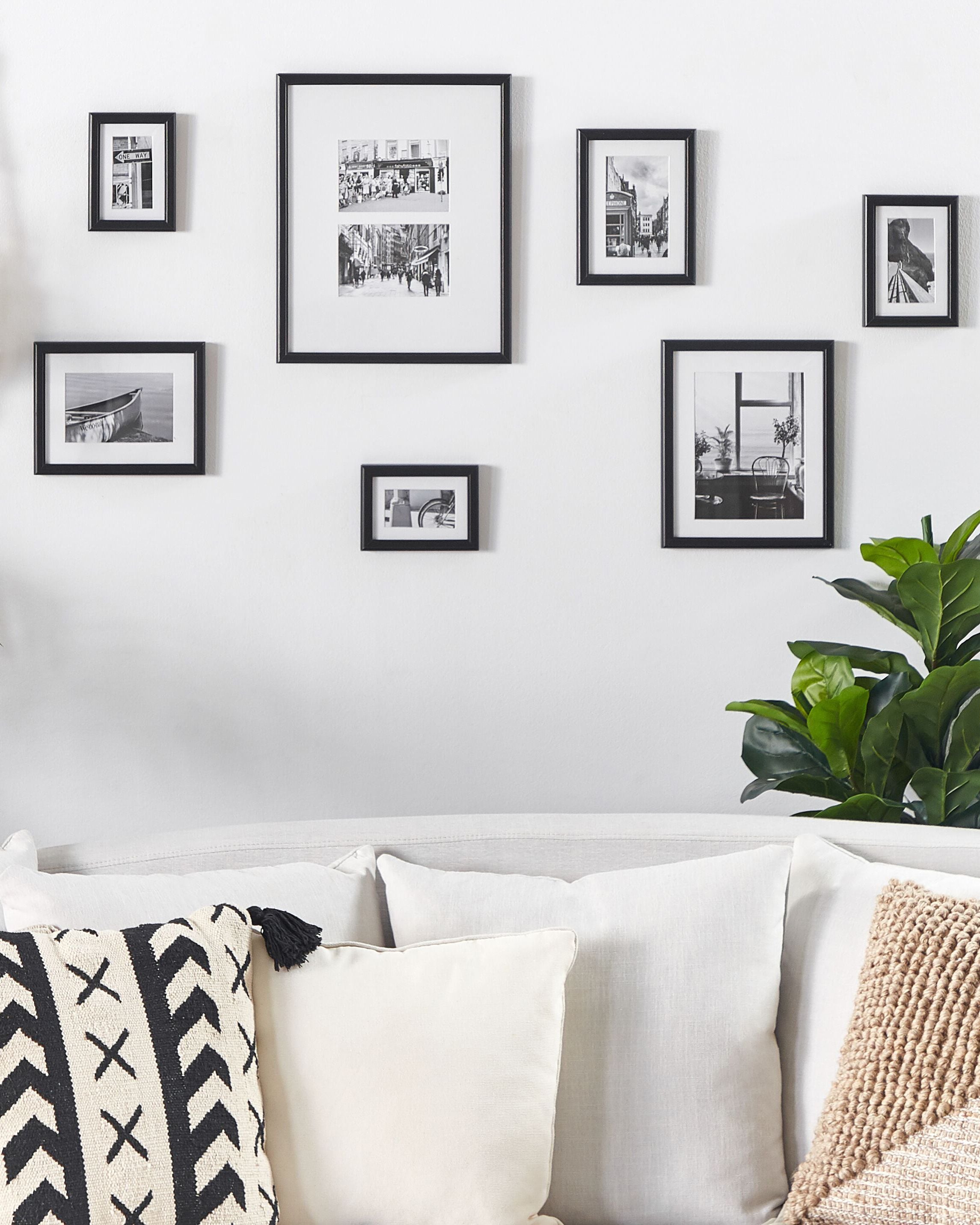Set of 7 Photo Frames ZINARE Urban Motif Black