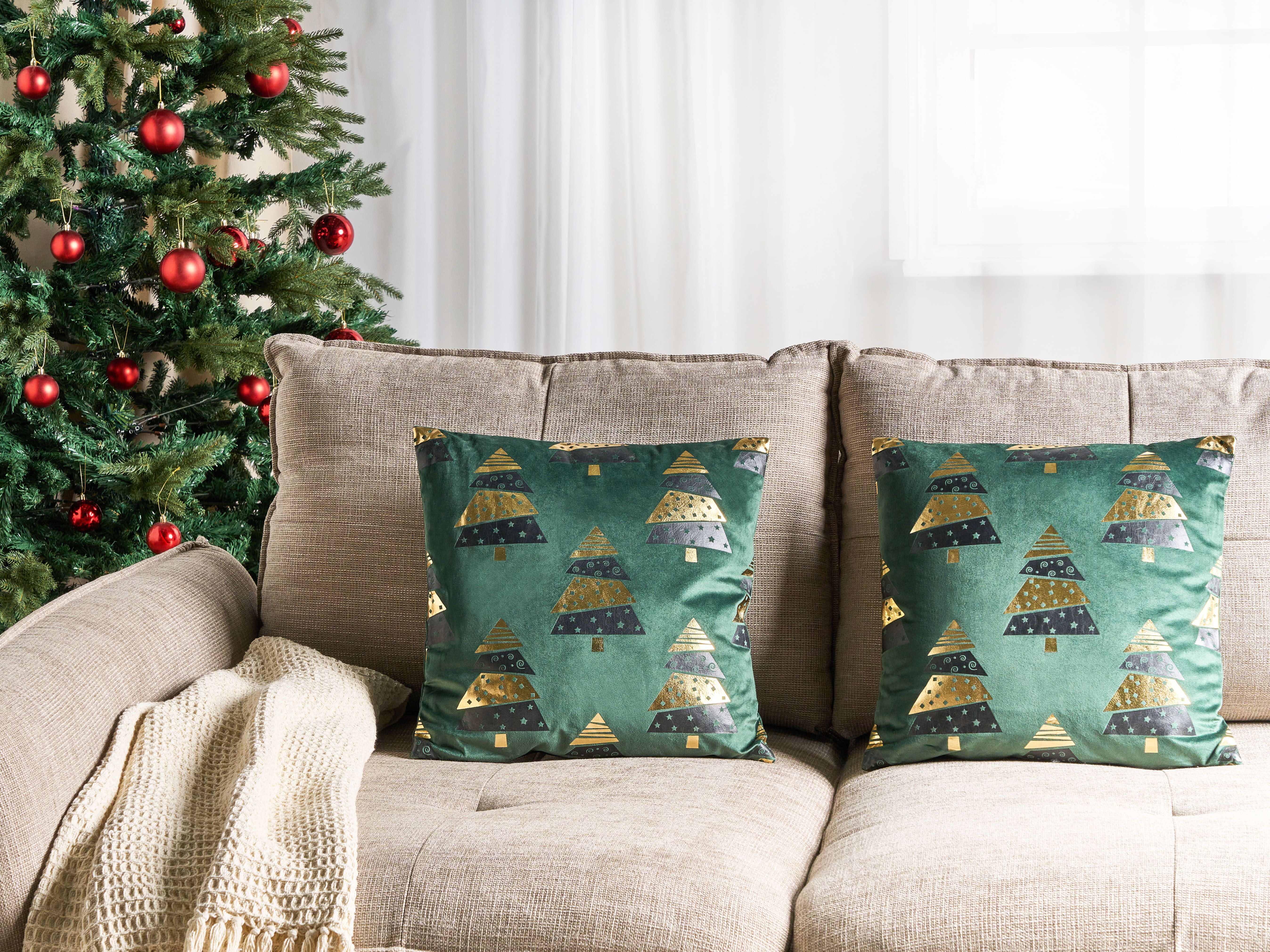 Set of 2 Decorative Cushions GOLDSPRUCE Velvet 45 x 45 cm Green Christmas Motif
