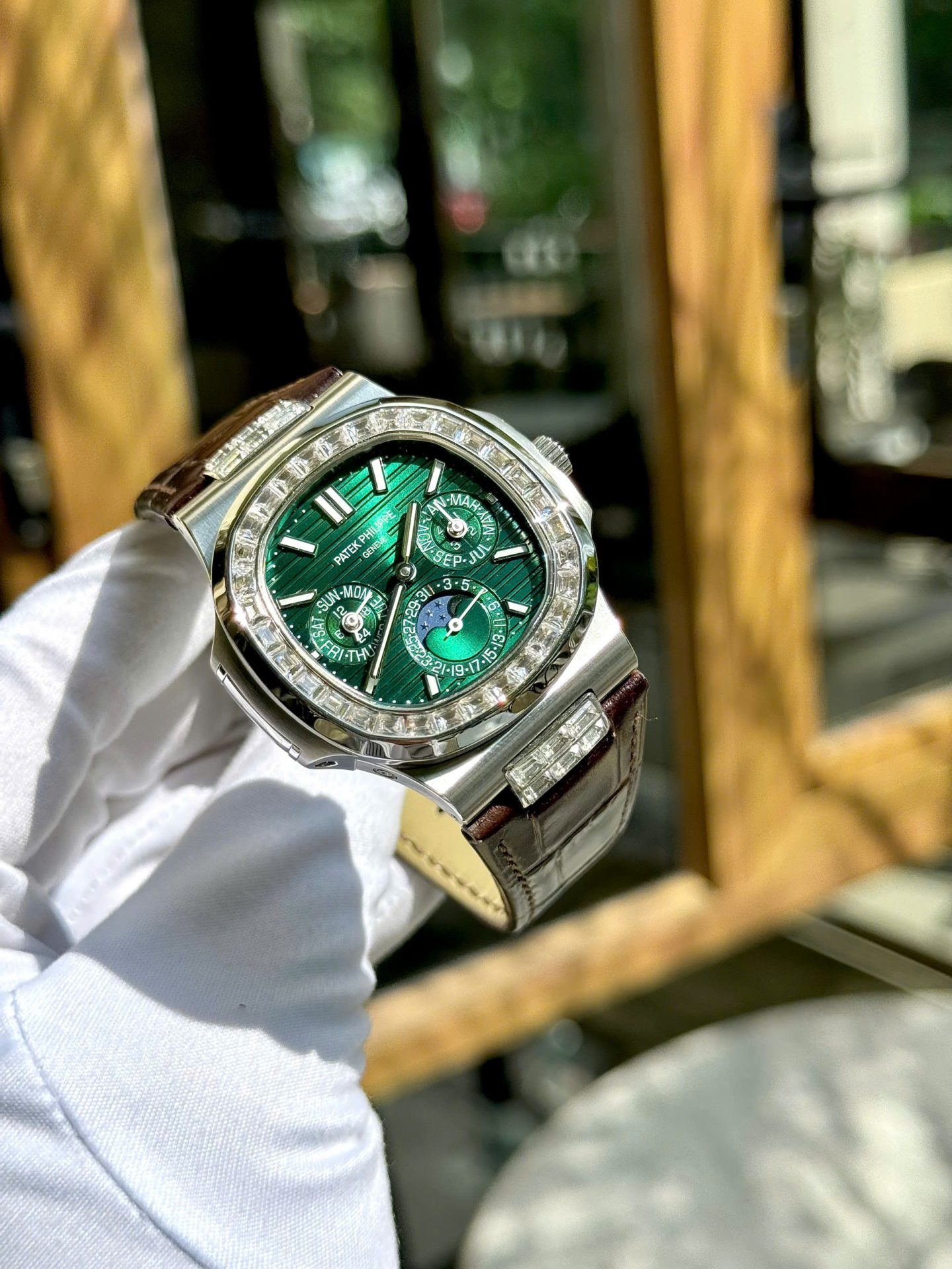 Patek Philippe High End Watch Replicas Nautilus 5740G Diamond   Green Dial Best Quality 40mm - Elite Watch Atelier
