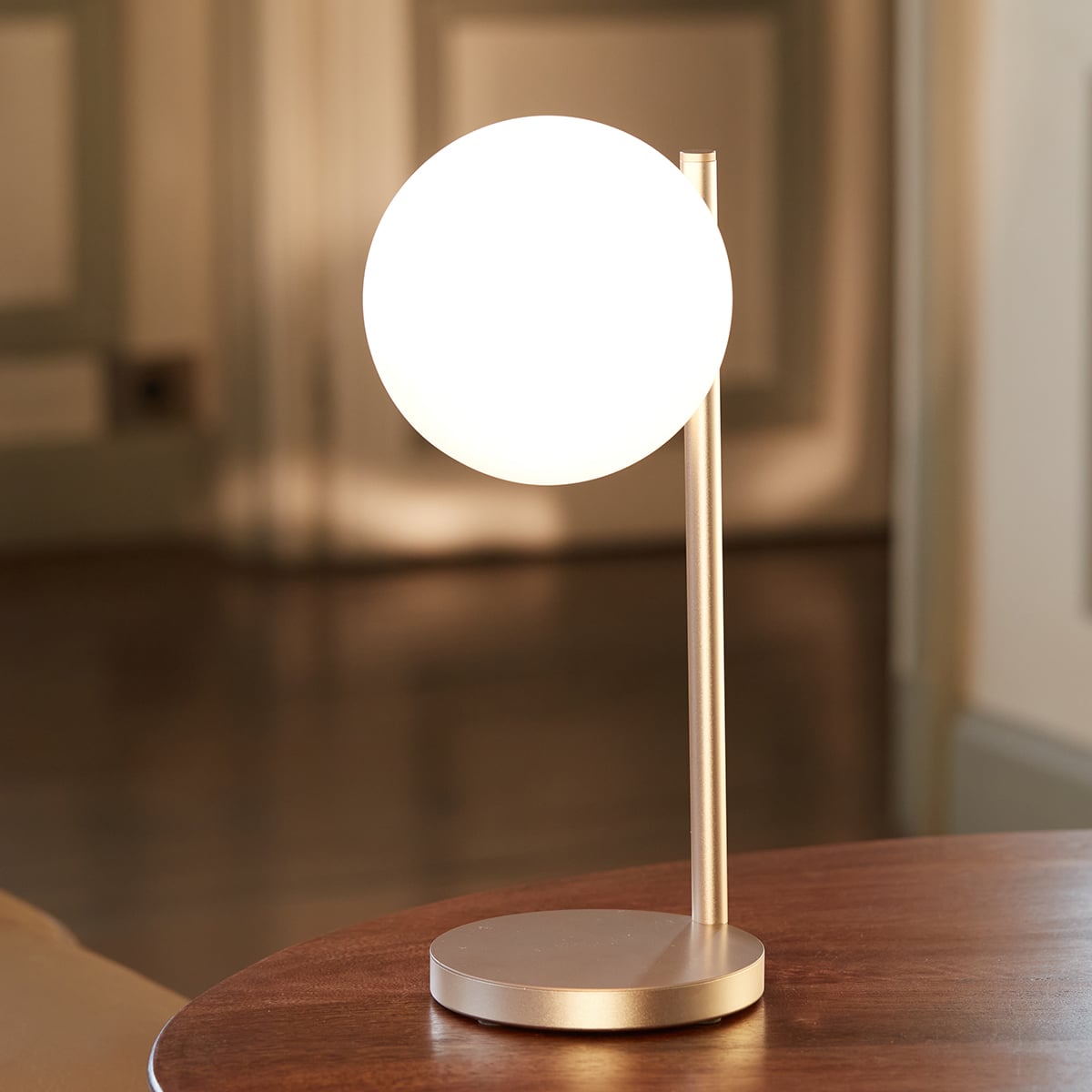 Lampka nocna BUBBLE z ładowarką indukcyjną 12x21,4 cm