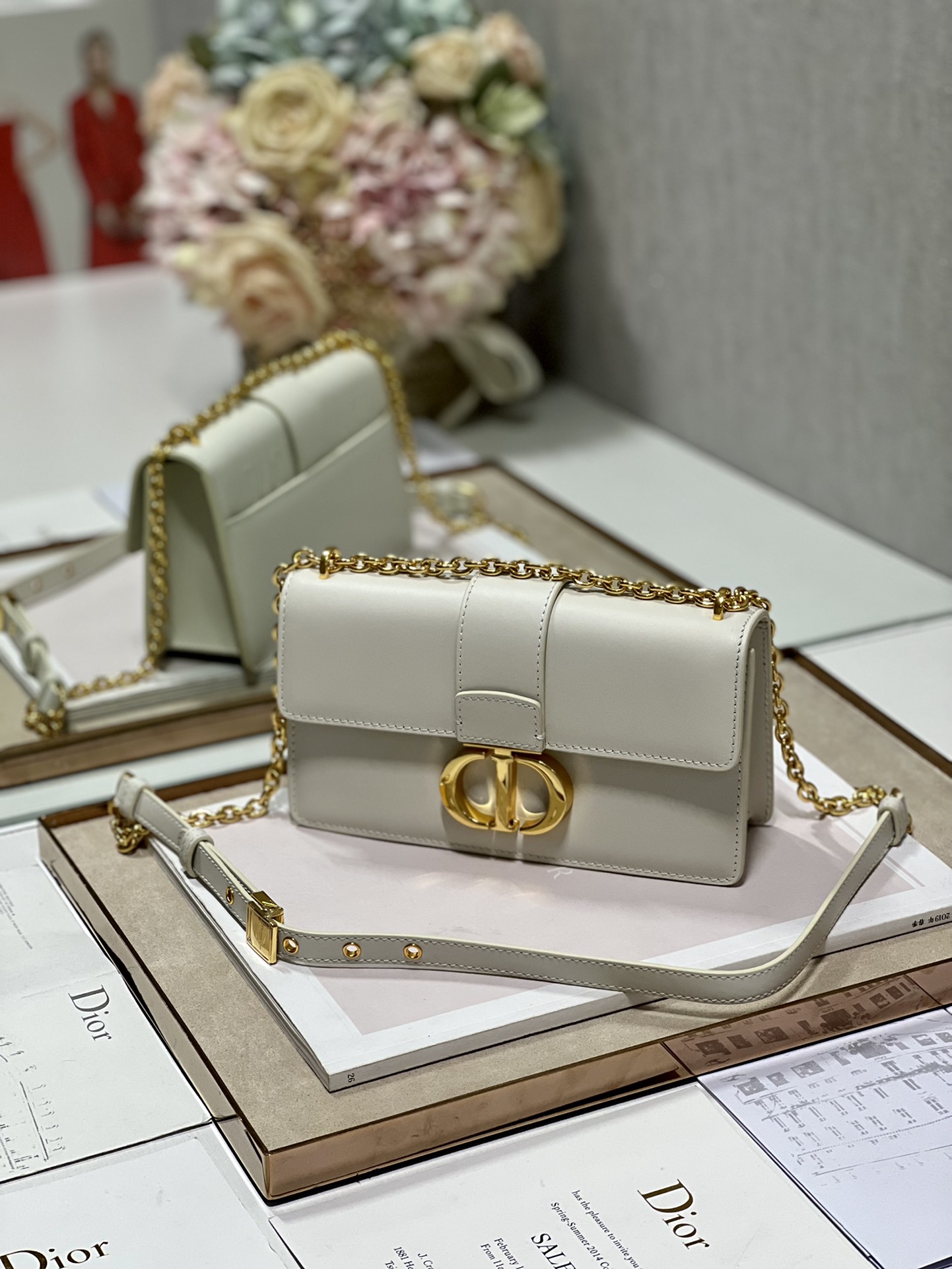 Dior Christian Dior 30 Montaigne East West Bag With Chain White For Women 8.5in/21.5cm M9334UHEL_M0301:1High-quality replica