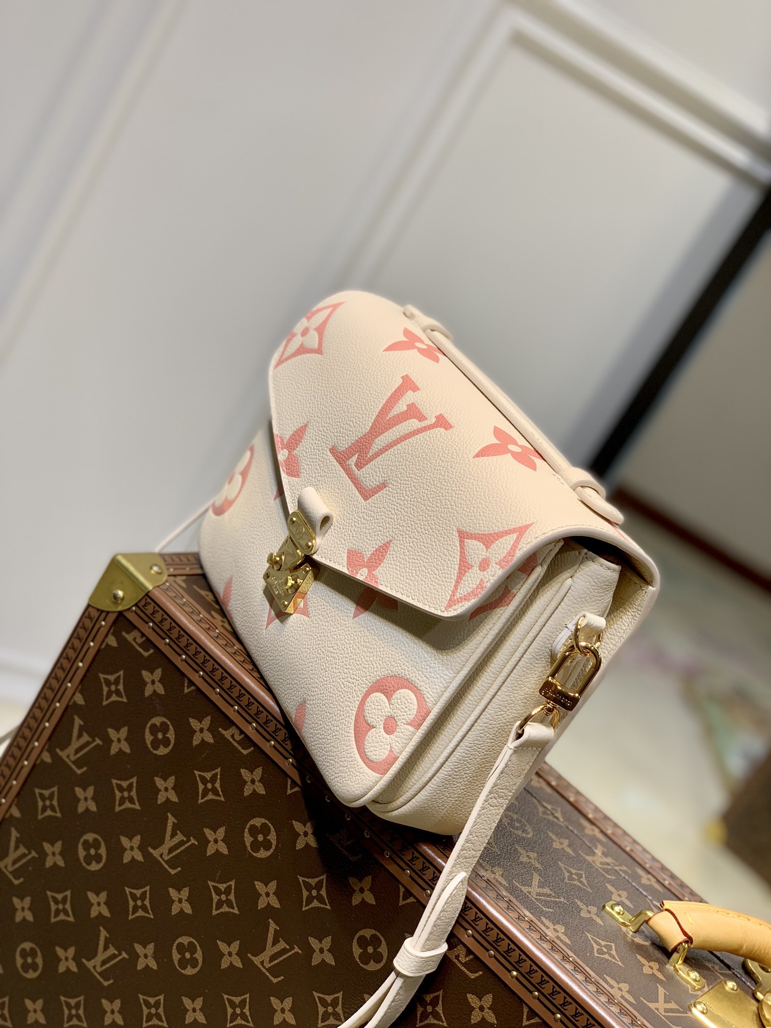 Louis Vuitton Pochette Metis M455731:1High-quality replica