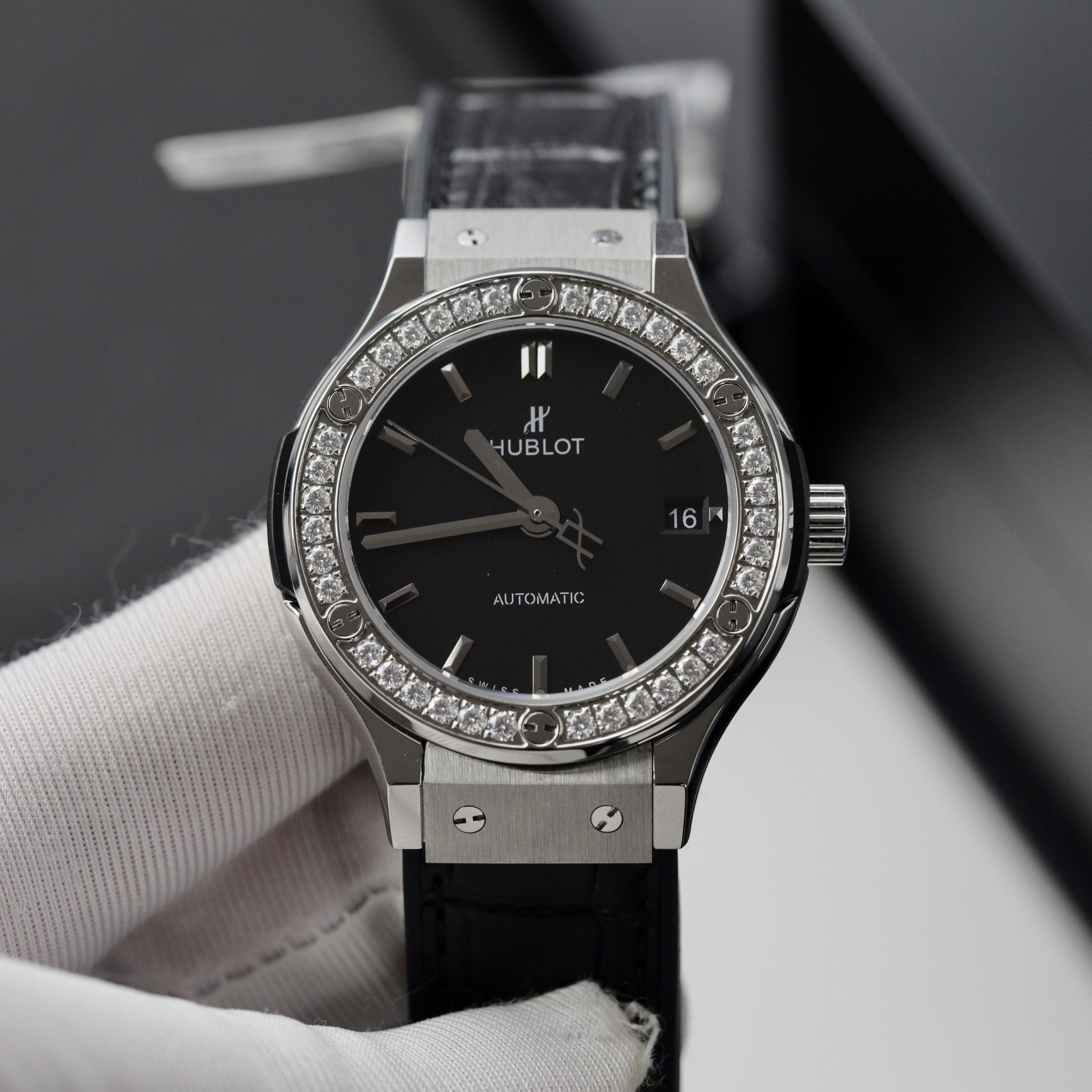 Hublot Replica 1:1 Watch Classic Fusion Black Moissanite Diamonds Factory HB 42mm - Top club