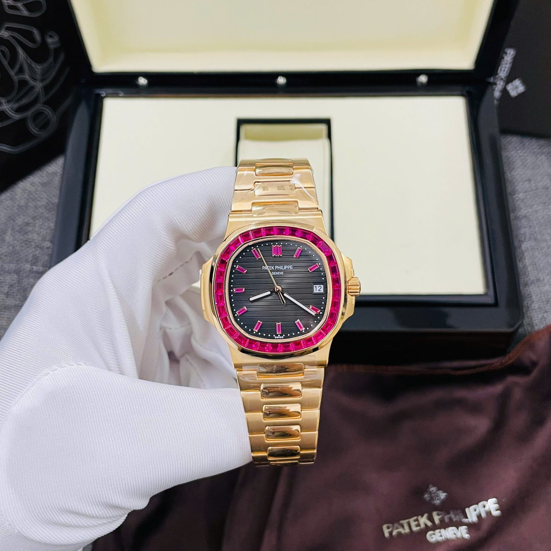 Patek Philippe Nautilus 5723 Copies Watch 18K Gold Wrapped + Synthetic Ruby 40mm - Top club