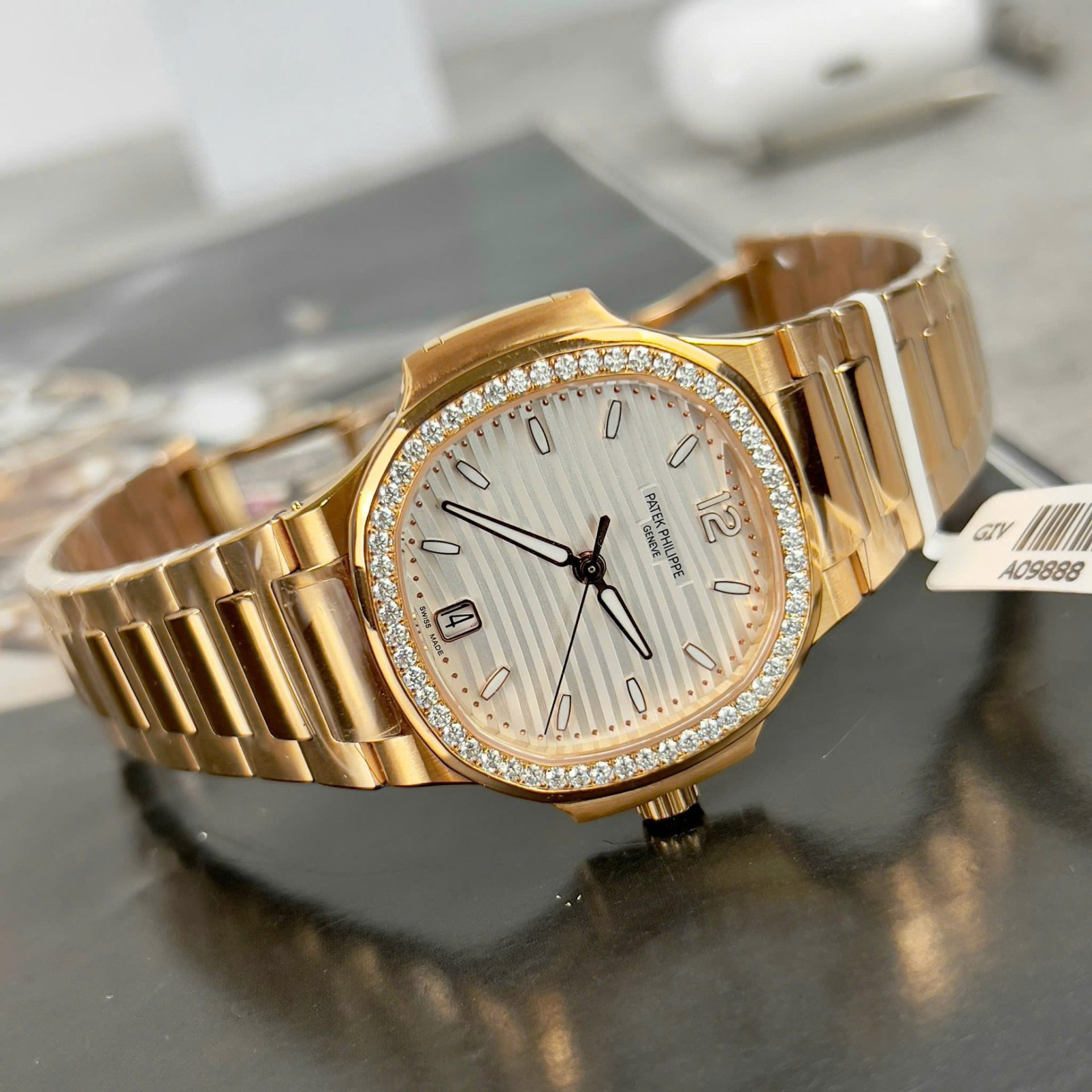 Patek Philippe Nautilus 7118 Best Replica Watches White Dial Bezel Moissanite Diamonds 35.2mm - Top club