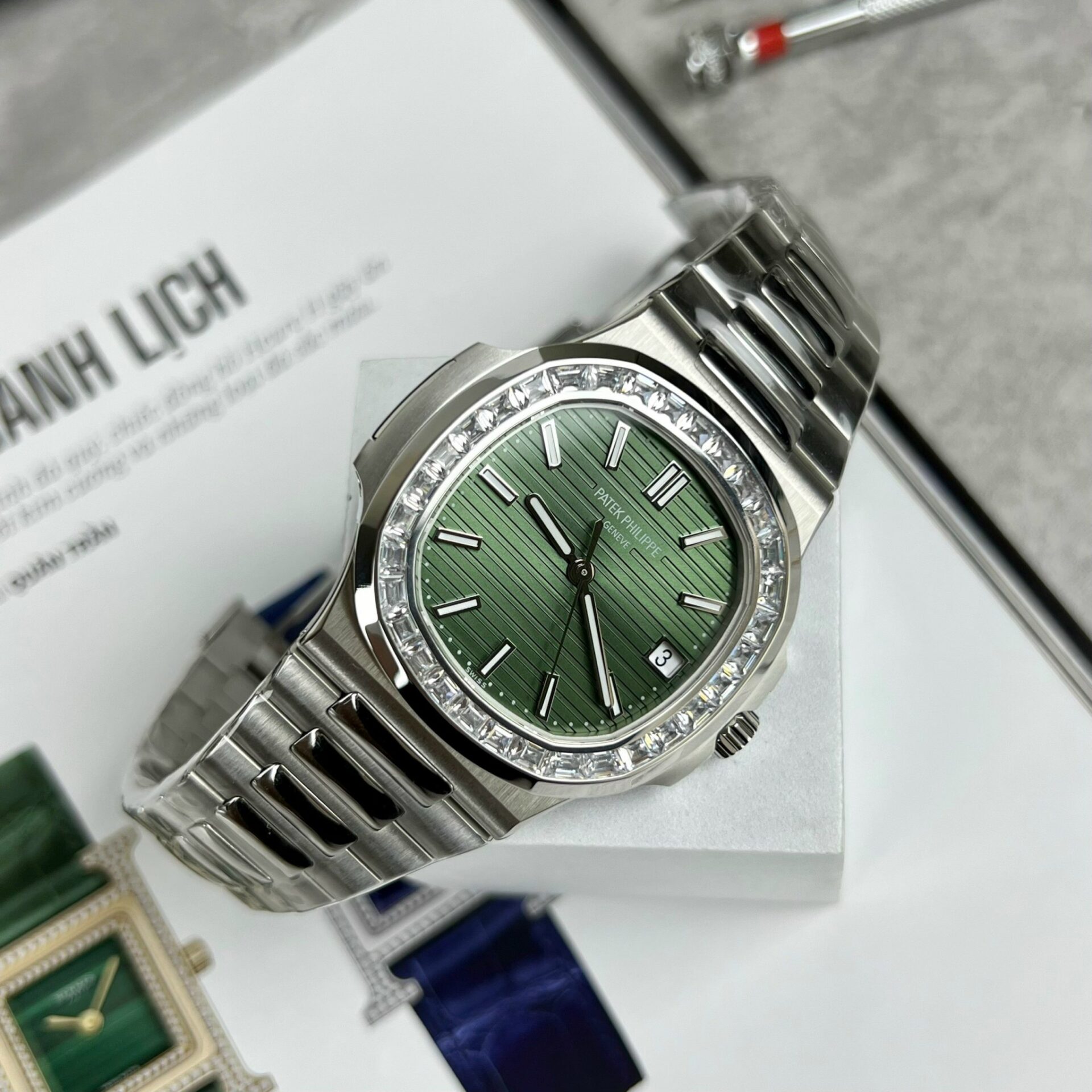 Patek Philippe Replica Watch Nautilus 5723 Green Dial 40mm - Elite Watch Atelier
