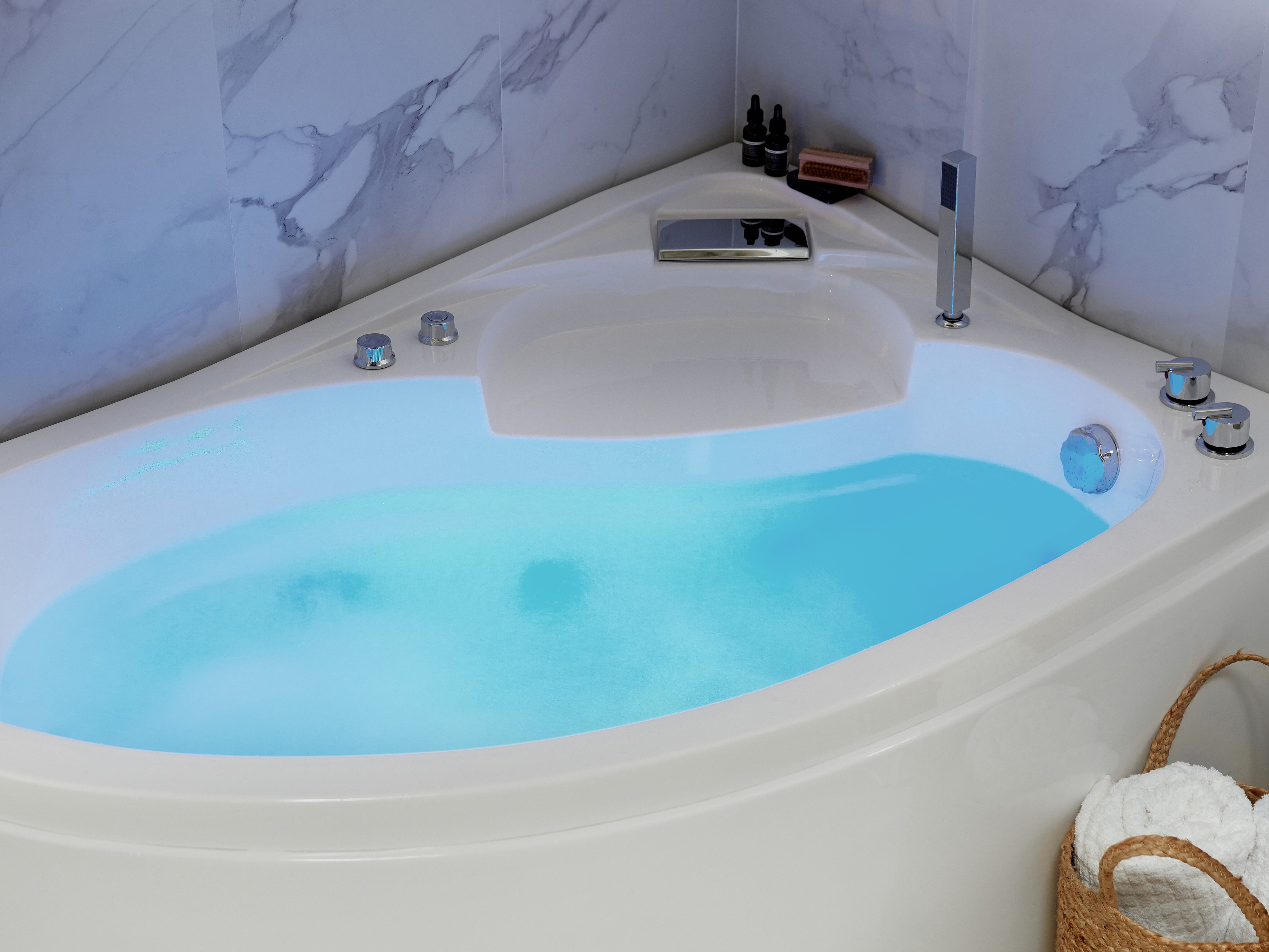 Corner Hot Tub with LED NEIVA Left Hand 1500 x 1000 mm White