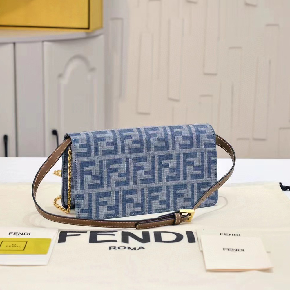 FENDI Baguette Wallet On Chain bag (Replica) - Replicaclubs