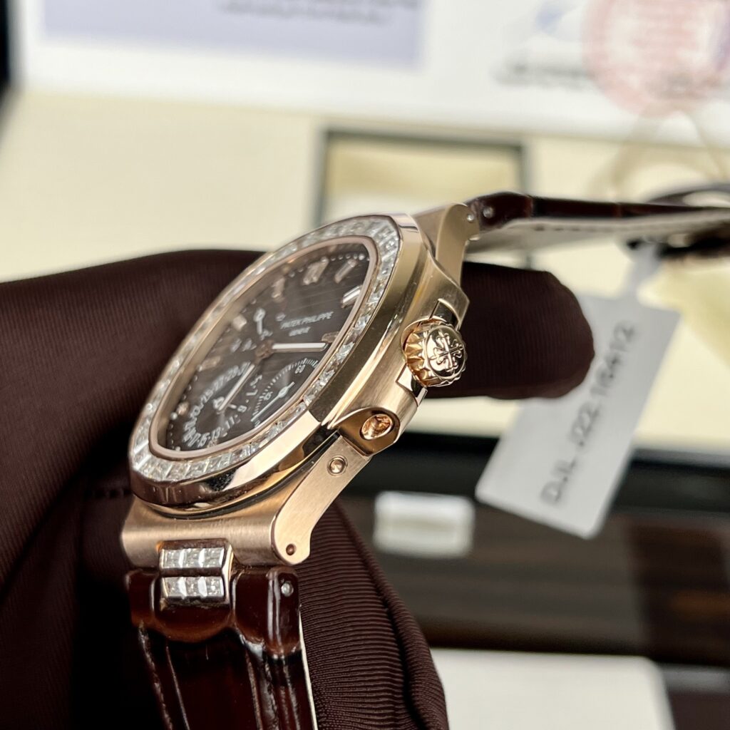 Patek Philippe Replica Watch Nautilus 5724 Gold-Wrapped With Moissanite Diamond ZF Factory 40mm - Top club