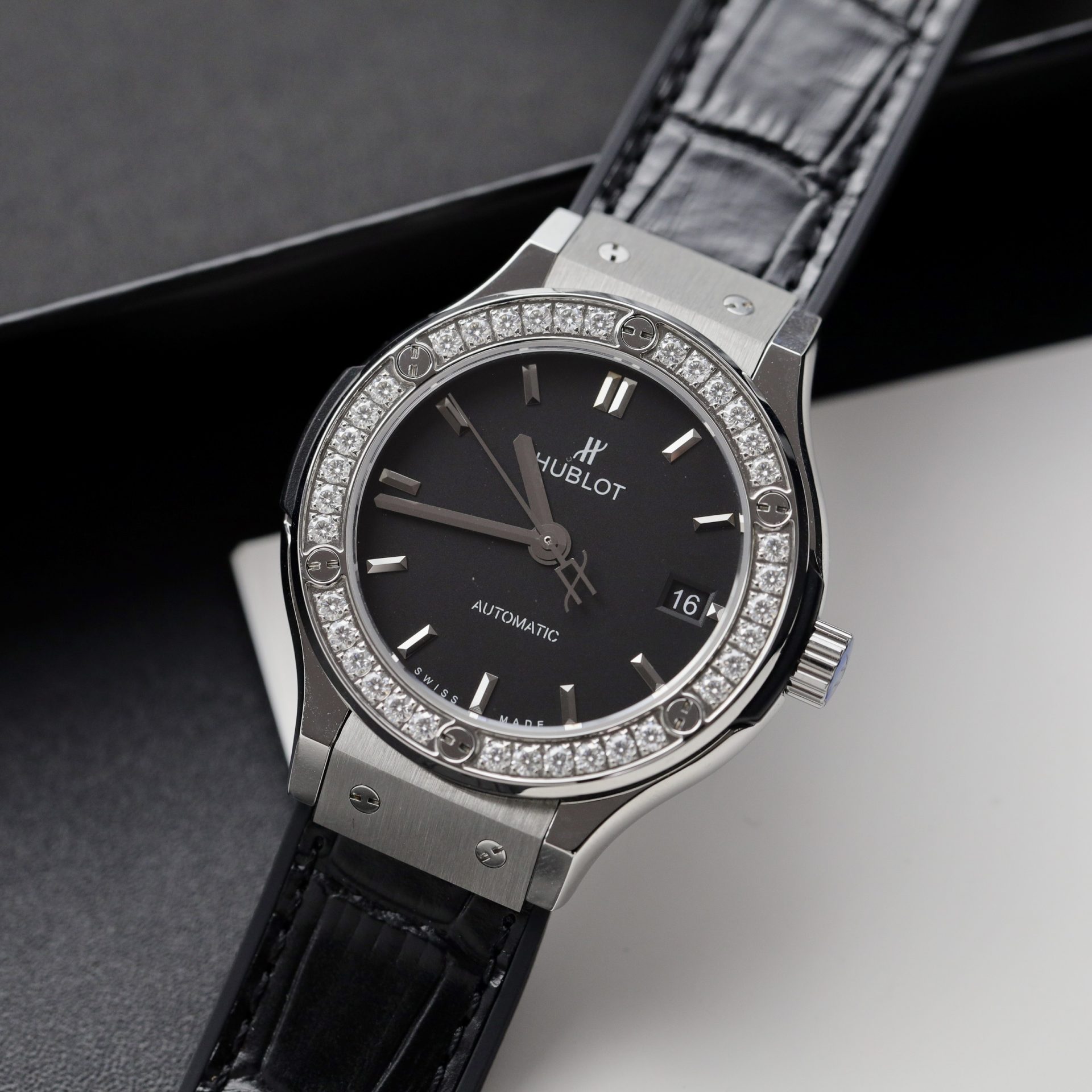 Hublot Replica 1:1 Watch Classic Fusion Black Moissanite Diamonds Factory HB 42mm - Elite Watch Atelier