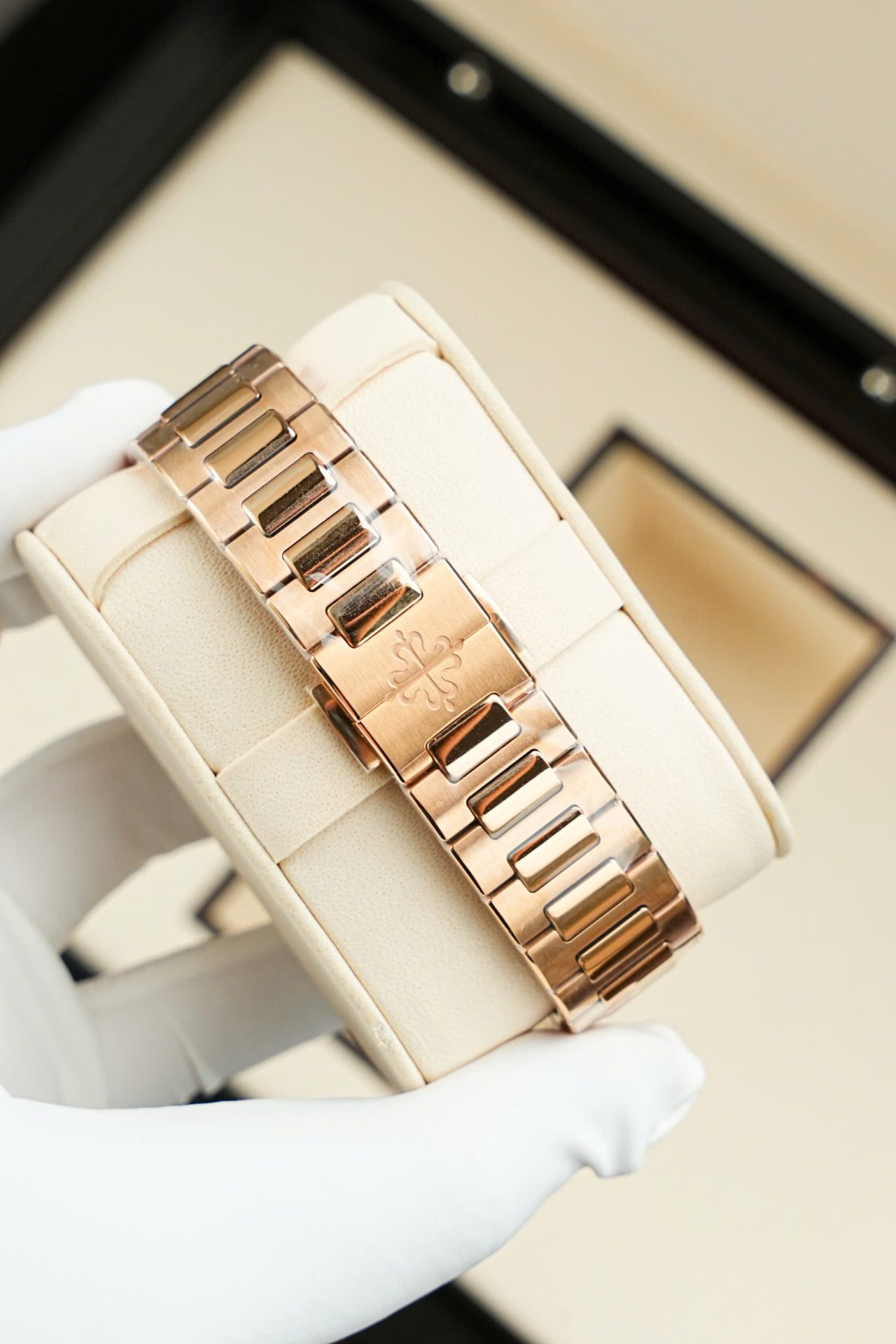 Patek Philippe Nautilus 7118 Replica Watches Rose Gold Swiss Movement 3K Factory 35,2mm - Top club