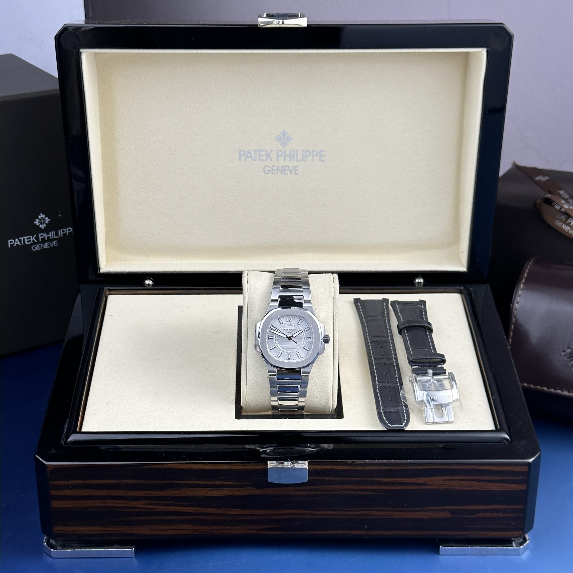 Patek Philippe Replica Watch Nautilus 7010 White Dial Metal Wire 32mm - Elite Watch Atelier