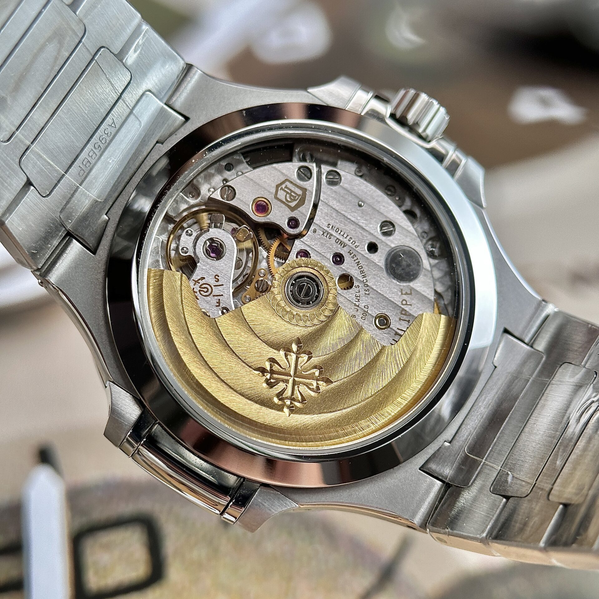 Patek Philippe Nautilus 7118 Replica Watch Grey Dial 3K Factory 35.2mm - Top club