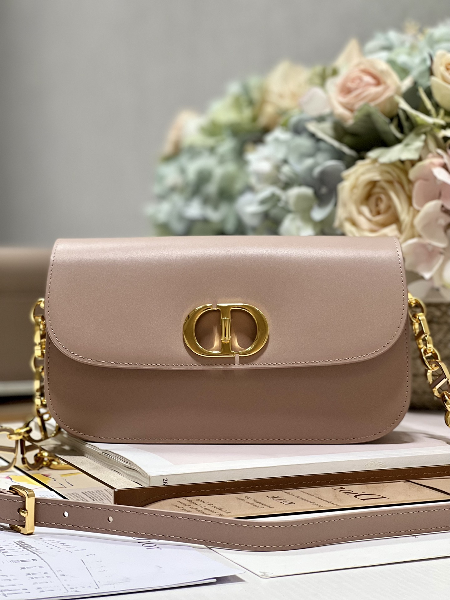 Christian Dior 30 Montaigne Avenue Bag Light Pink For Women 9 in/ 22.5cm M9260UMOA_M83P