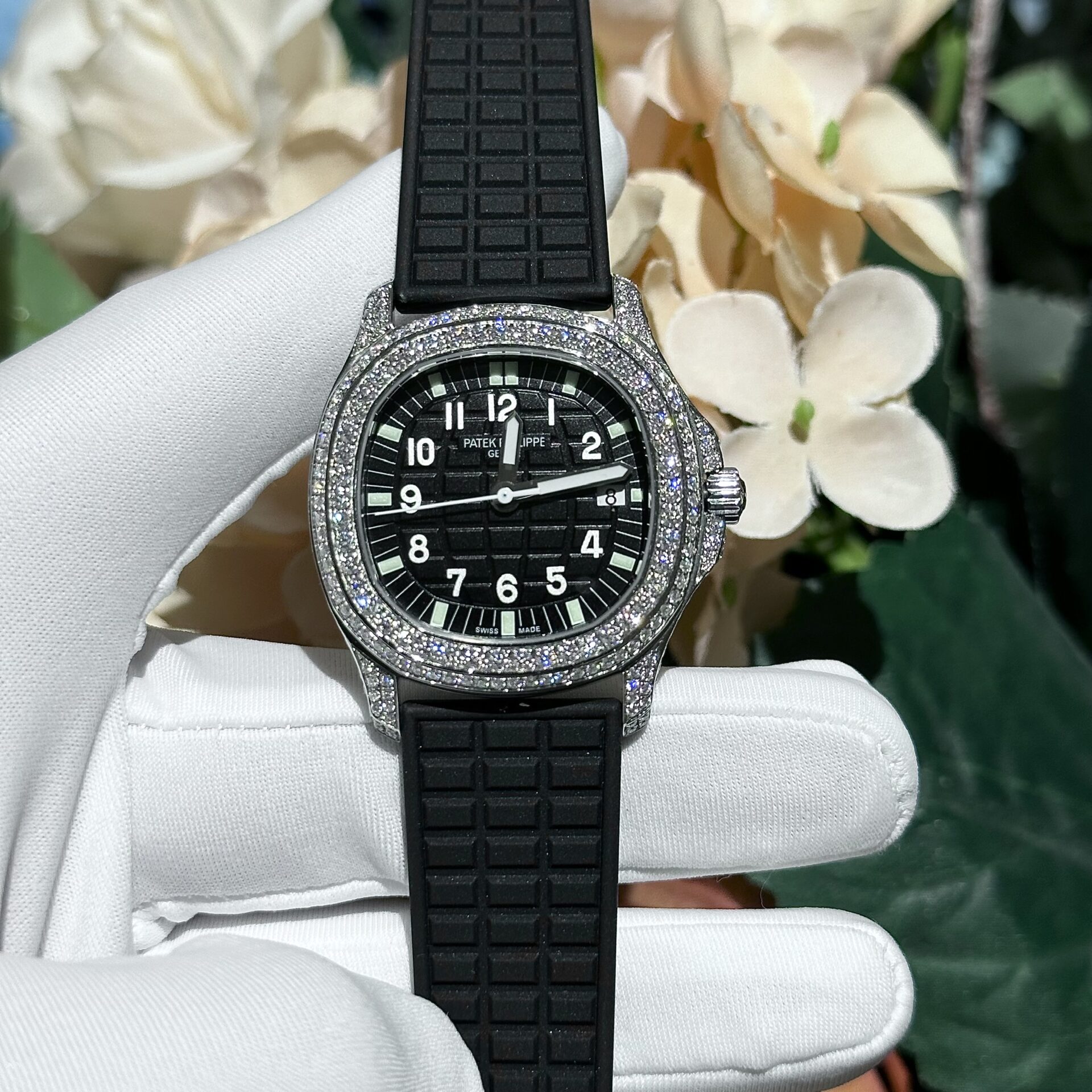 Patek Philippe Replica Watch Aquanaut 5069G Black Dial Custom Moissanite Diamonds 35.6mm - Top club