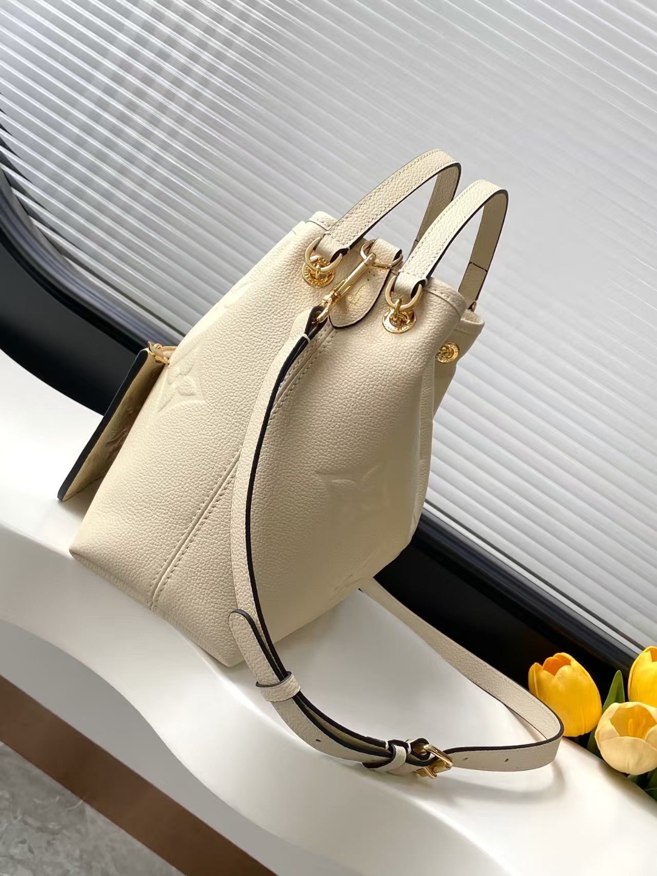 Louis Vuitton Bundle Embossed HandBag1:1High-quality replica