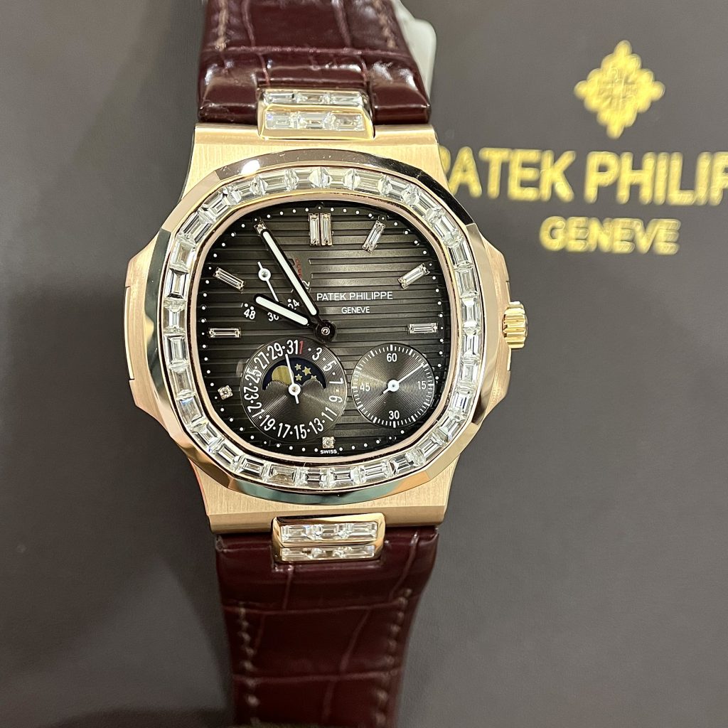 Patek Philippe Replica 1:1 Watch Nautilus 5724 18K Solid Gold With Natural Diamonds 40mm - Elite Watch Atelier