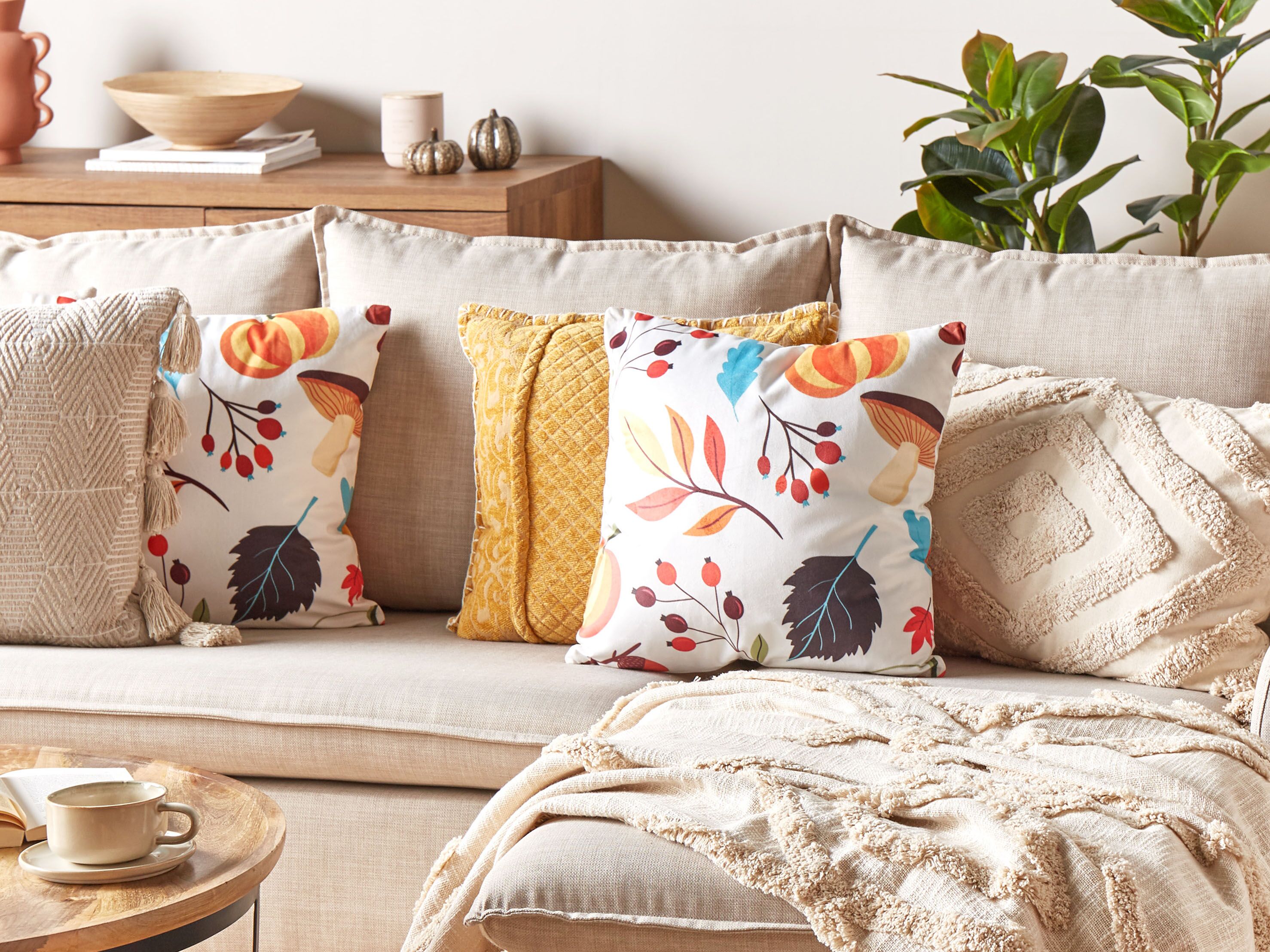 Set of 2 Decorative Cushions VISCARIA Velvet 45 x 45 cm Multicolour Plant Pattern