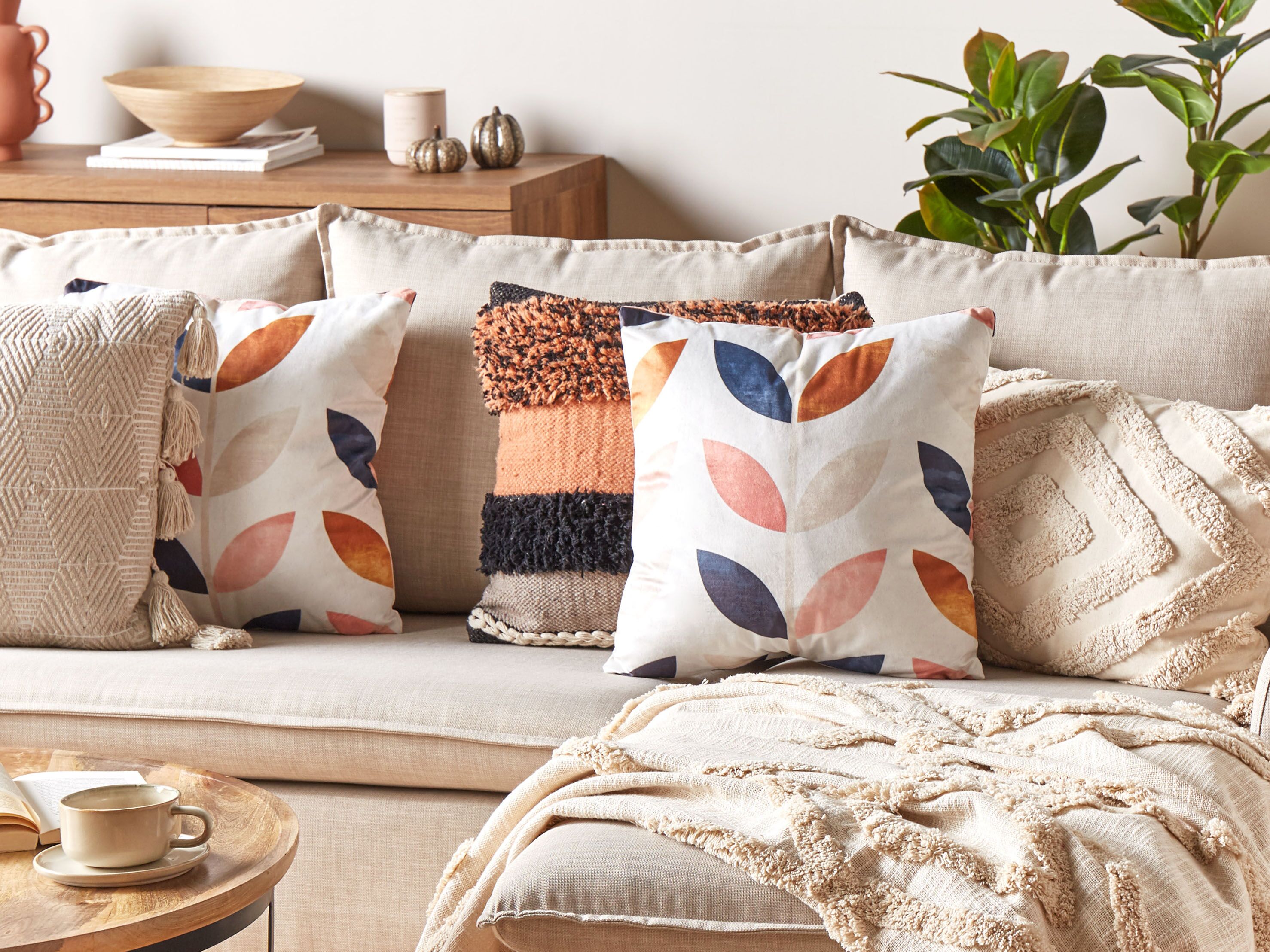 Set of 2 Decorative Cushions QUINOA Velvet 45 x 45 cm Multicolour Plant Pattern