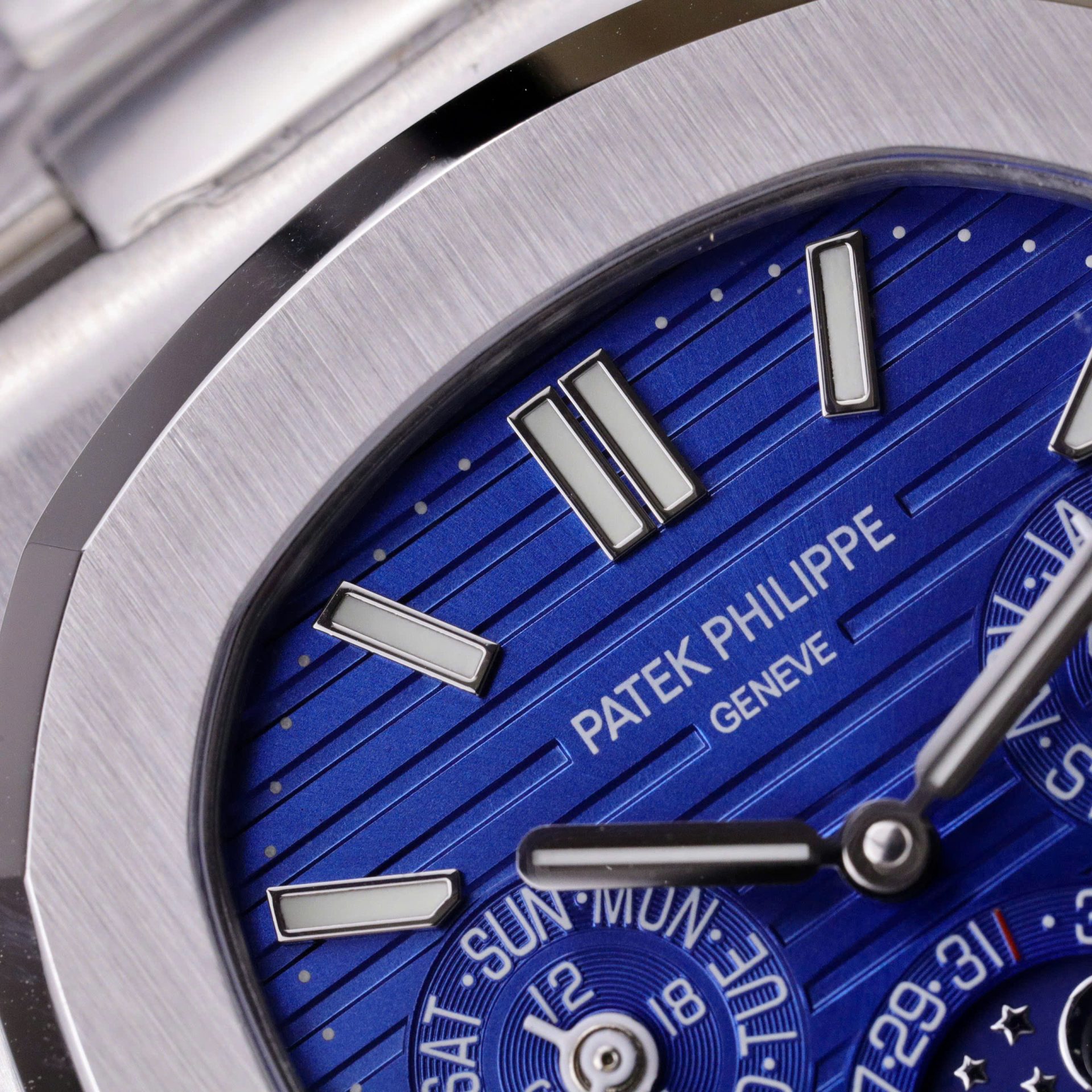 Patek Philippe Nautilus 5740 Copies Watch Men Blue Dial Metal Wire 40mm - Top club