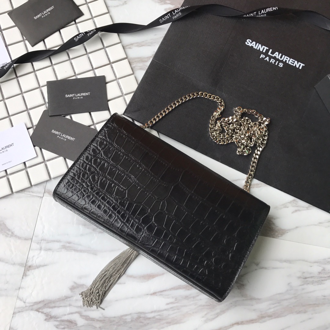 MONOGRAM CHAIN WALLET IN CROCODILE EMBOSSED SHINY LEATHER1:1High-quality replica