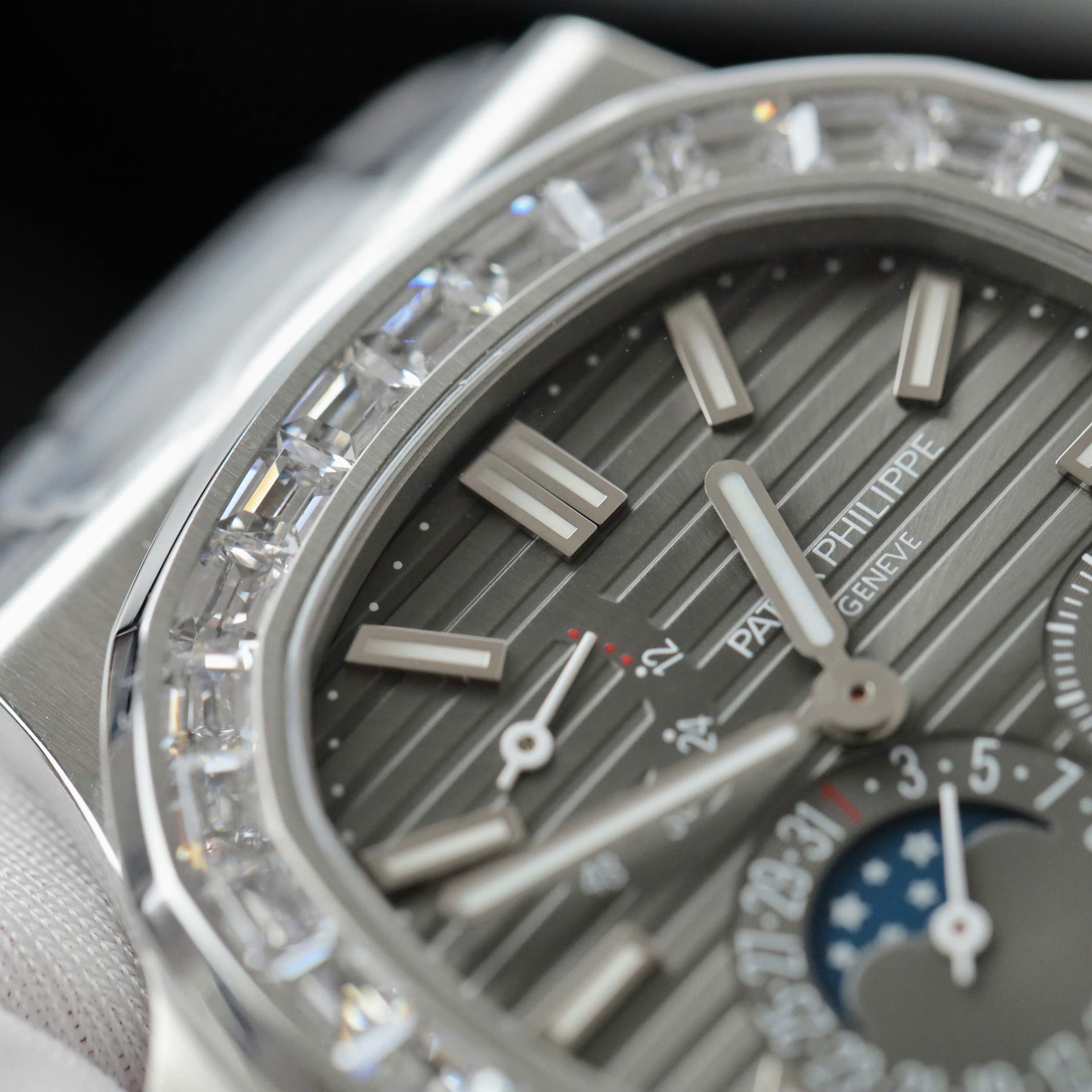 Patek Philippe Nautilus 5724R Replica Watches Gray Dial Full Function PPF FActory 40mm - Top club