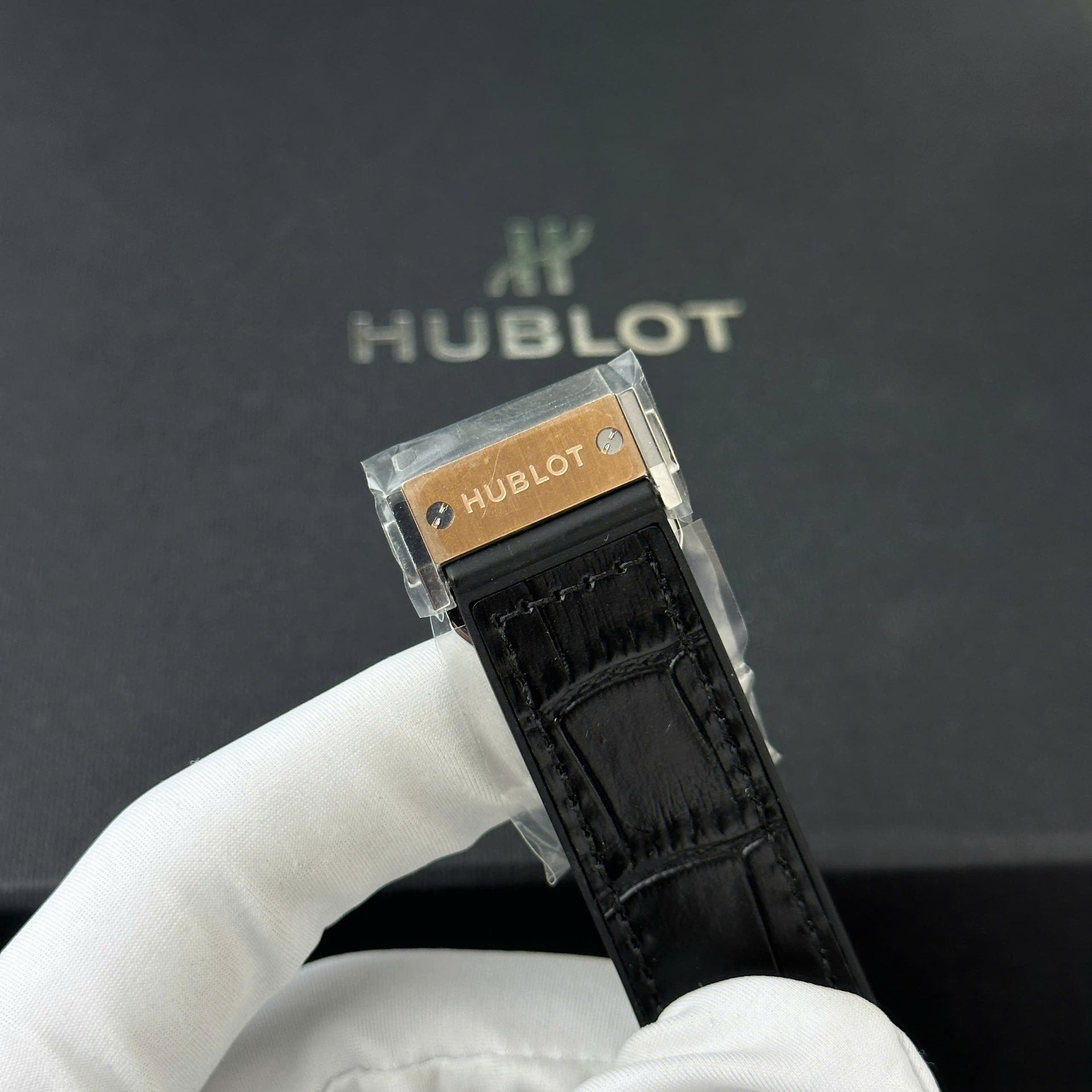 Hublot Classic Fusion Replica Watches Black Dial King Gold Bezel 42mm - Top club