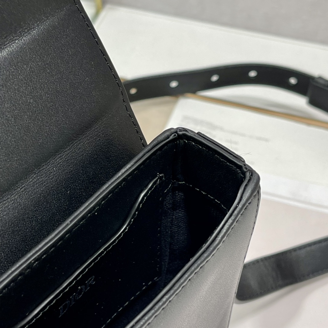 Saddle Vertical Pouch With Strap Beige/Black For Women 8.5in/22cm 2ADCA446YKS_H27E1:1High-quality replica