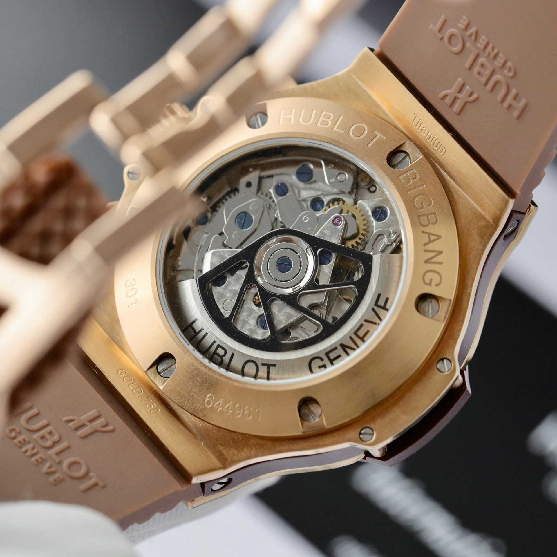 Hublot Big Bang King Gold Custom Moissanite Diamonds Hong Kong 42mm - Top club