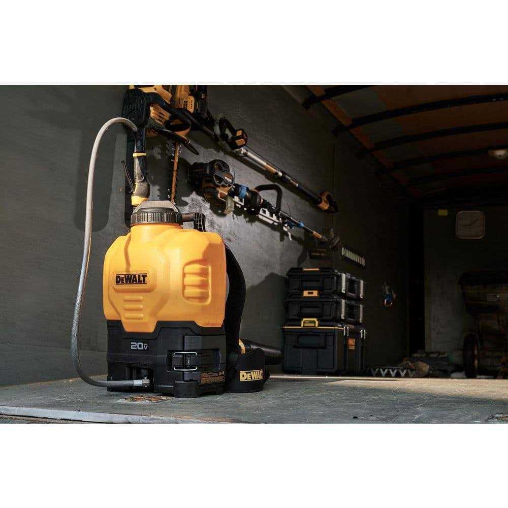 DEWALT Backpack Sprayer, 4 Gallon, 20V MAX Lithium-Ion Powered - 190742 - Image 2 DEWALT Backpack Sprayer, 4 Gallon, 20V MAX Lithium-Ion Powered - 190742 - Image 2