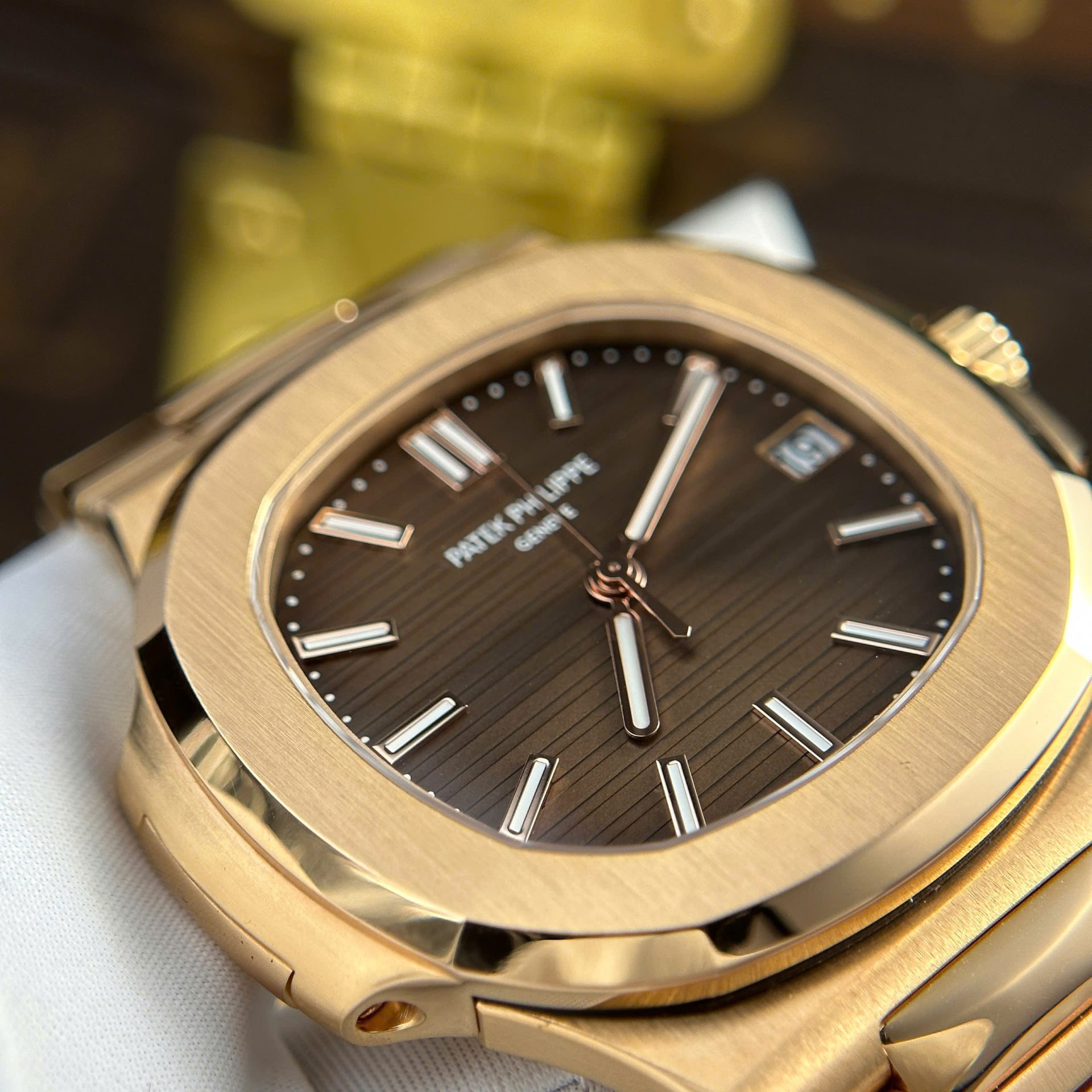 Patek Philippe Nautilus 5711 Refined Max Option 18K Gold Wrapped Chocolate Dial 40mm - Top club