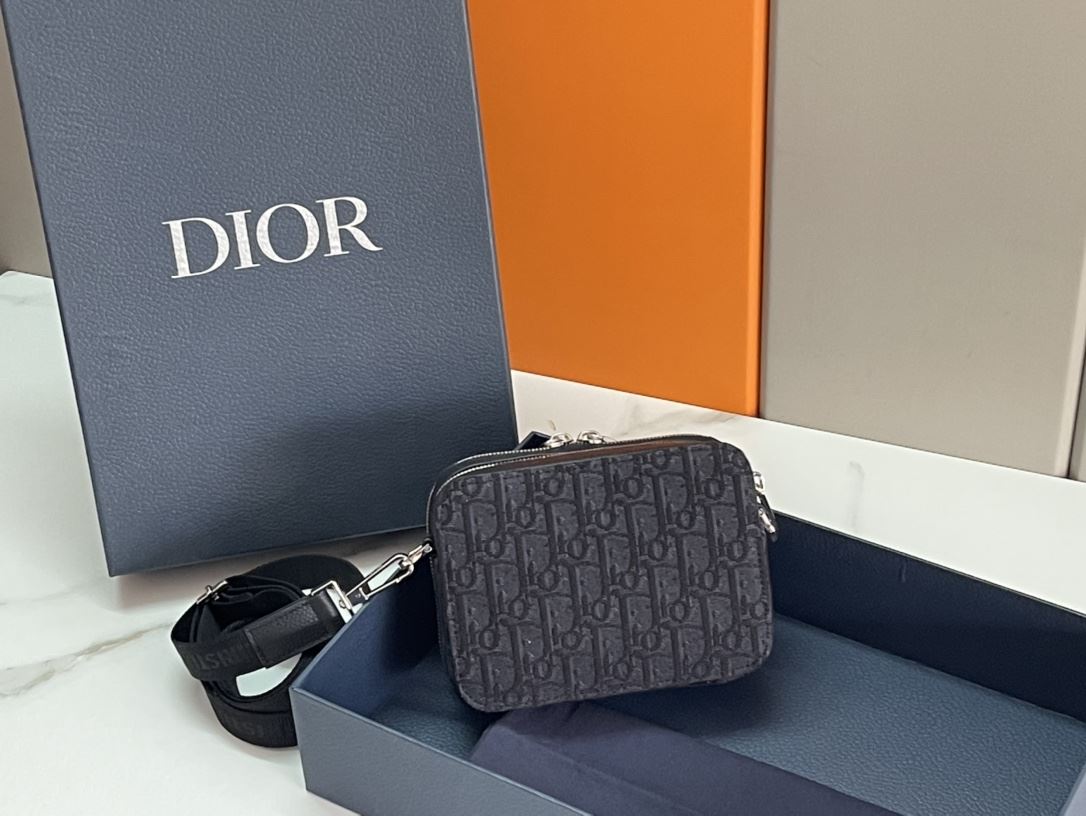 Pouch With Strap Black/Beige For Women‎ 6.5in/17cm CD 2OBBC119YSE_H03E1:1High-quality replica