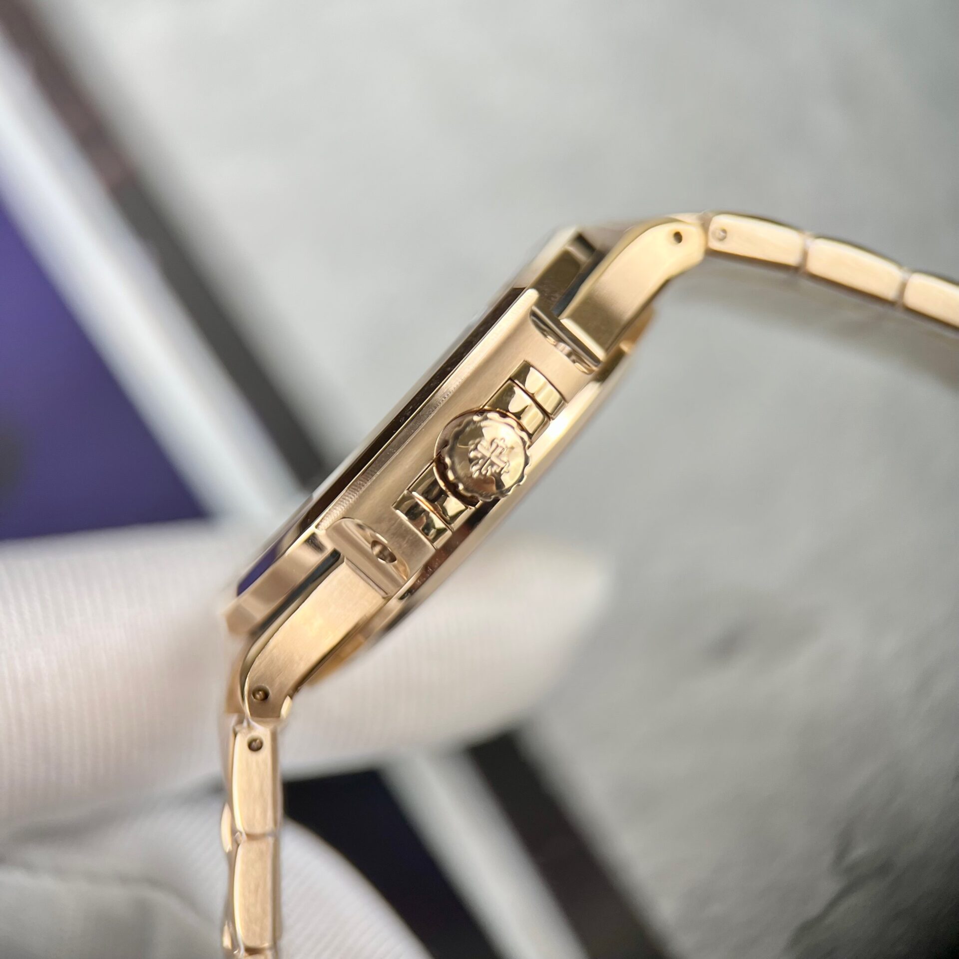 Patek Philippe Nautilus 7118 Replica Watch With Diamonds Bezel 3K Factory 35.2mm - Top club